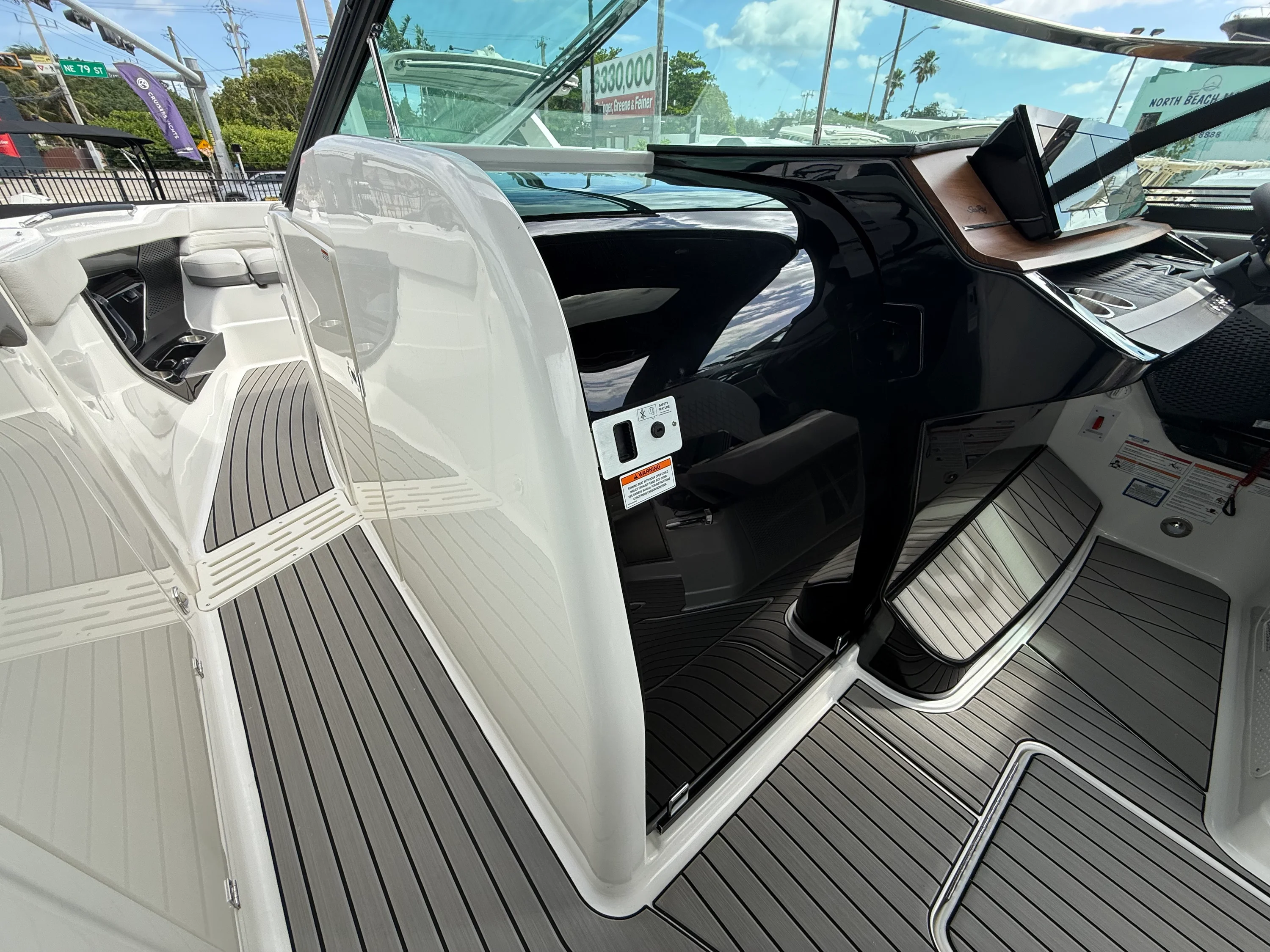 2026 Sea Ray SLX 360 OUTBOARD Image Thumbnail #15
