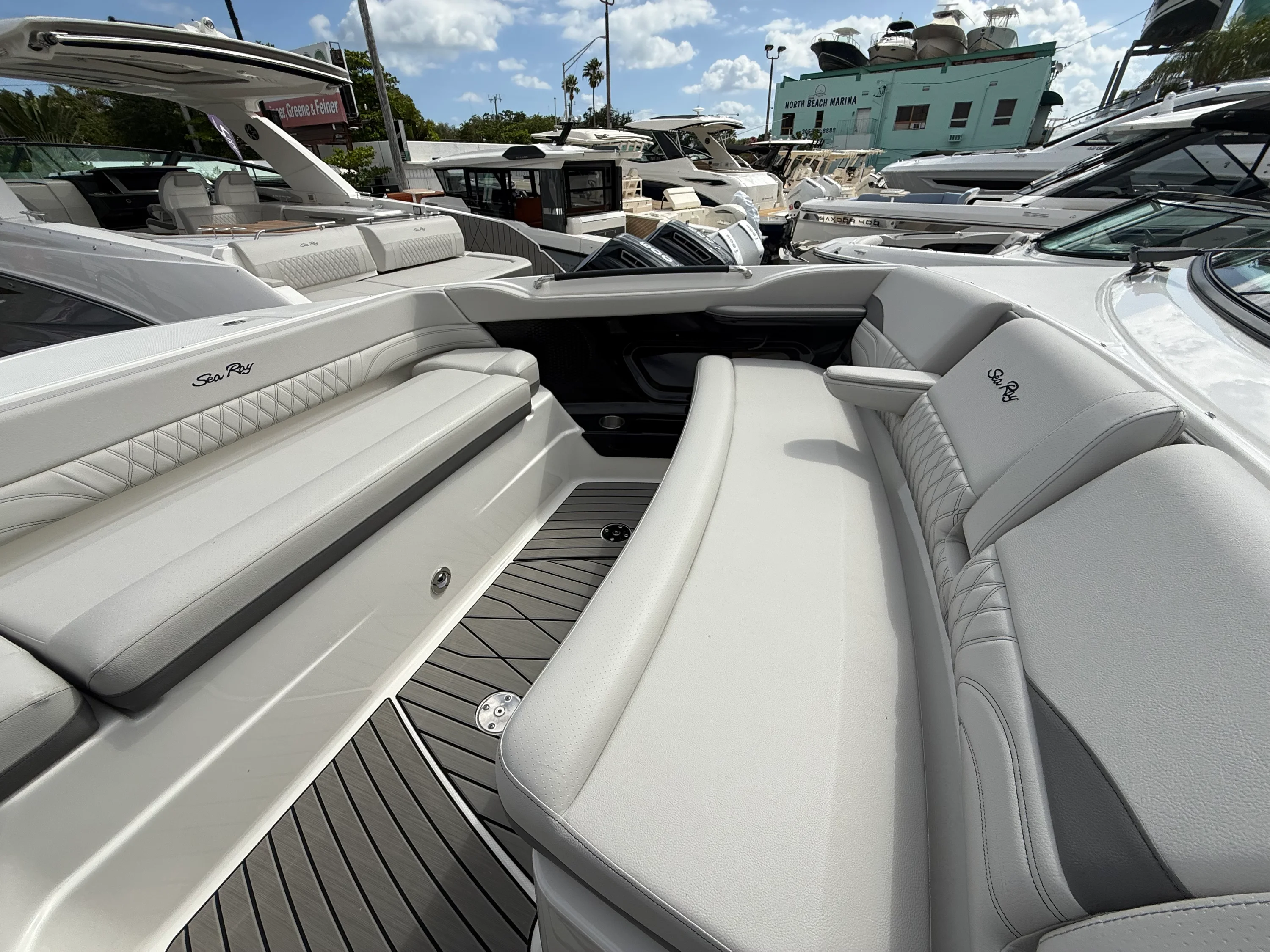 2026 Sea Ray SLX 360 OUTBOARD Image Thumbnail #11