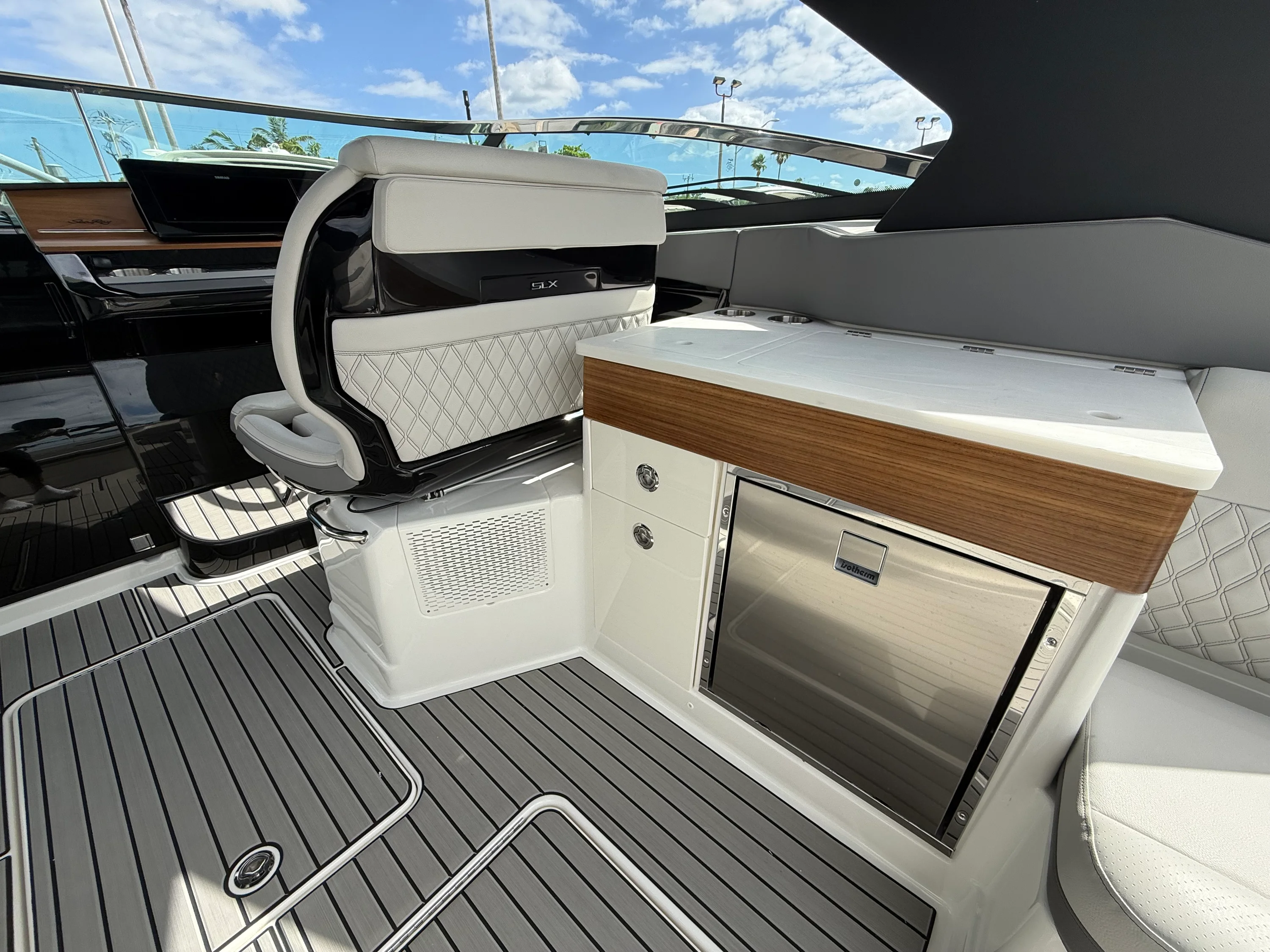 2026 Sea Ray SLX 360 OUTBOARD Image Thumbnail #29