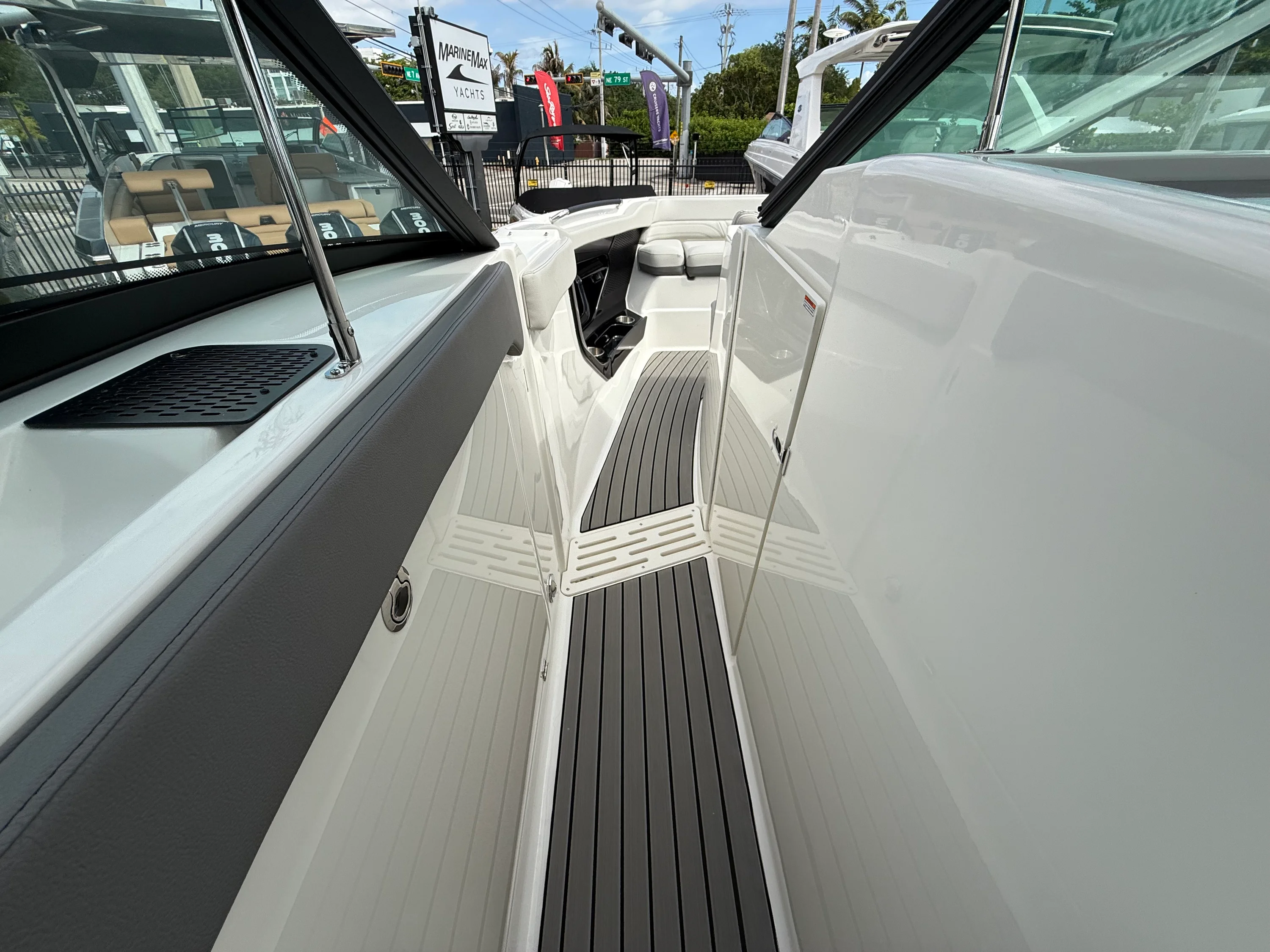2026 Sea Ray SLX 360 OUTBOARD Image Thumbnail #13