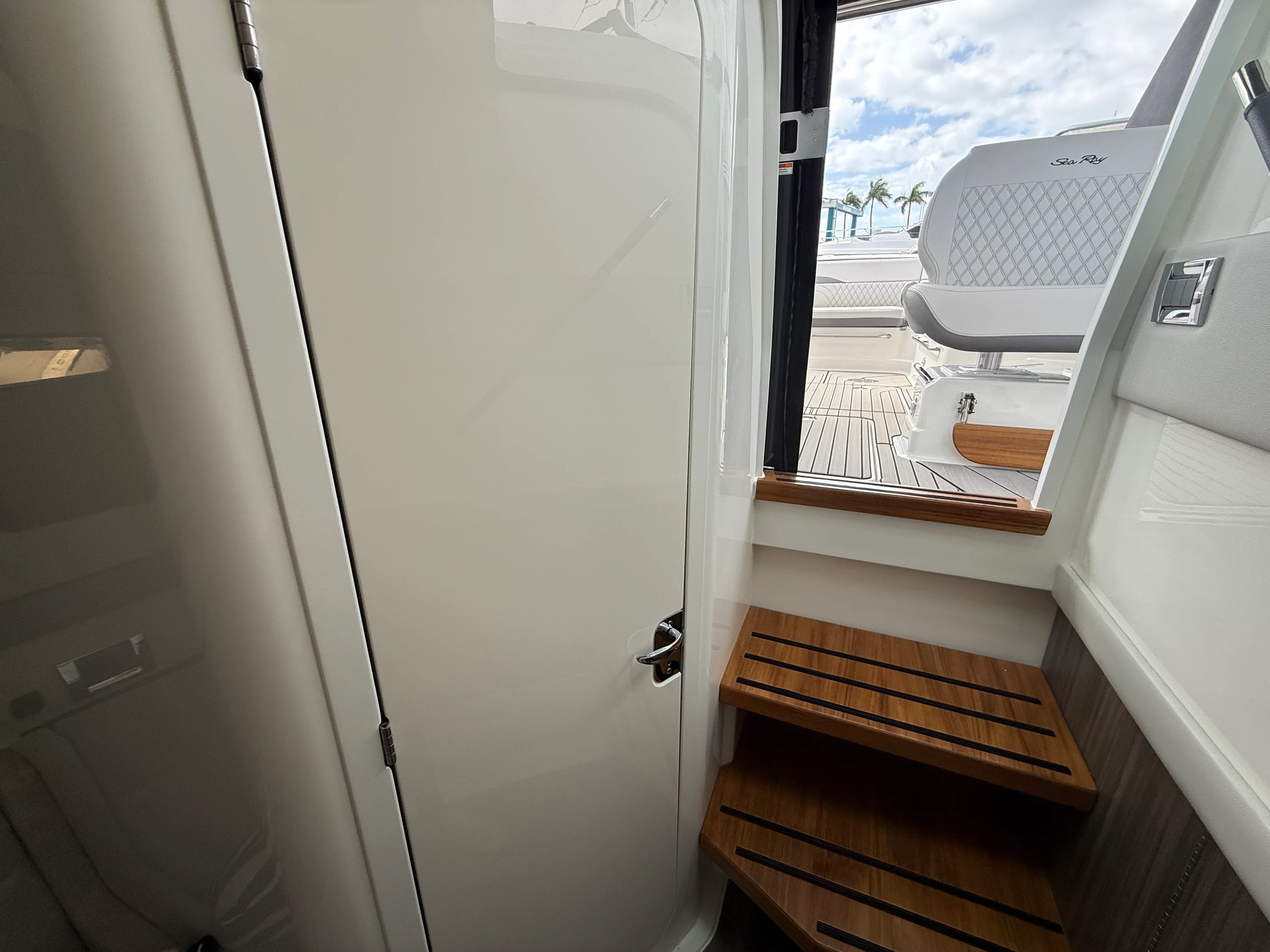 2026 Sea Ray SLX 360 OUTBOARD Image Thumbnail #14