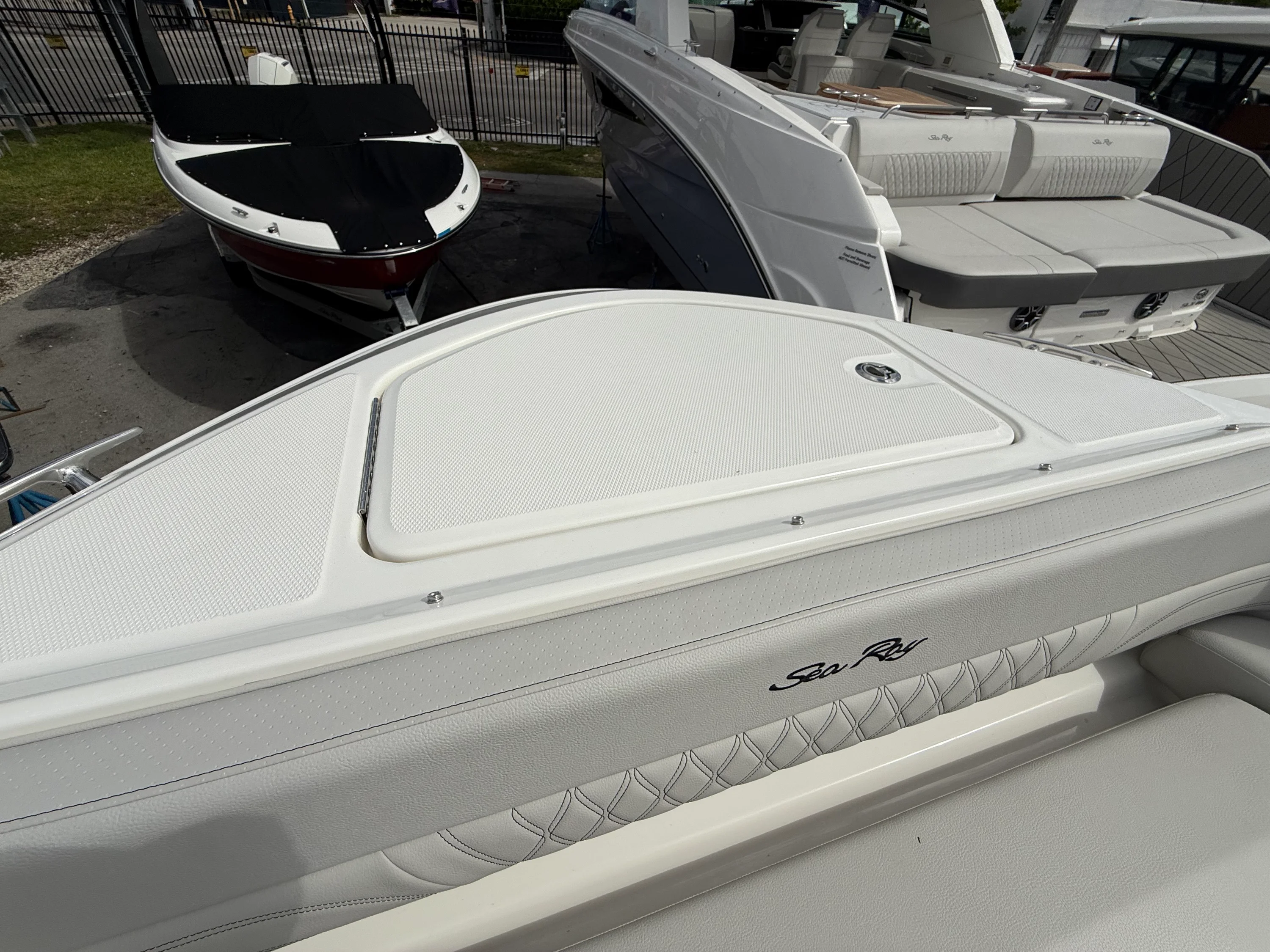 2026 Sea Ray SLX 360 OUTBOARD Image Thumbnail #8