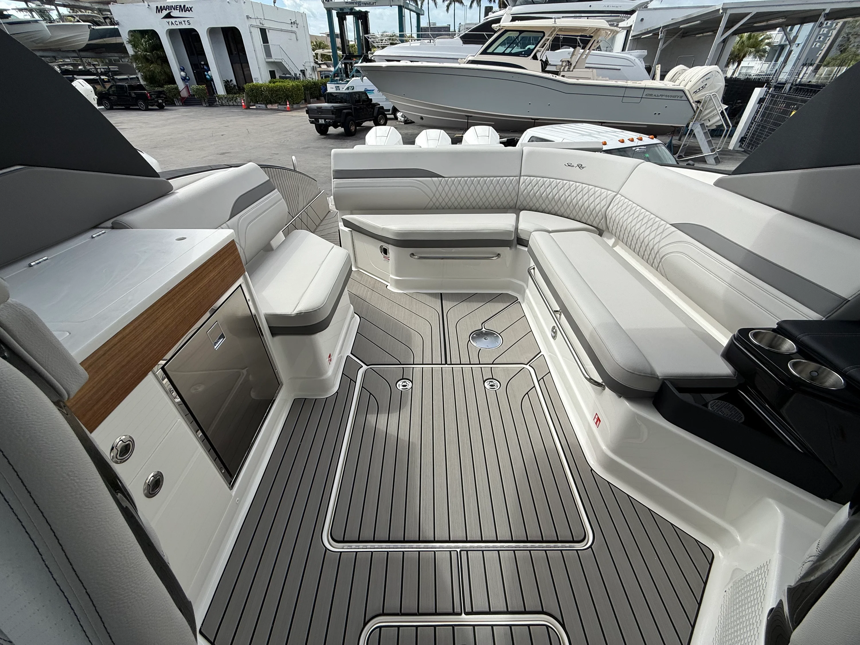 2026 Sea Ray SLX 360 OUTBOARD Image Thumbnail #19
