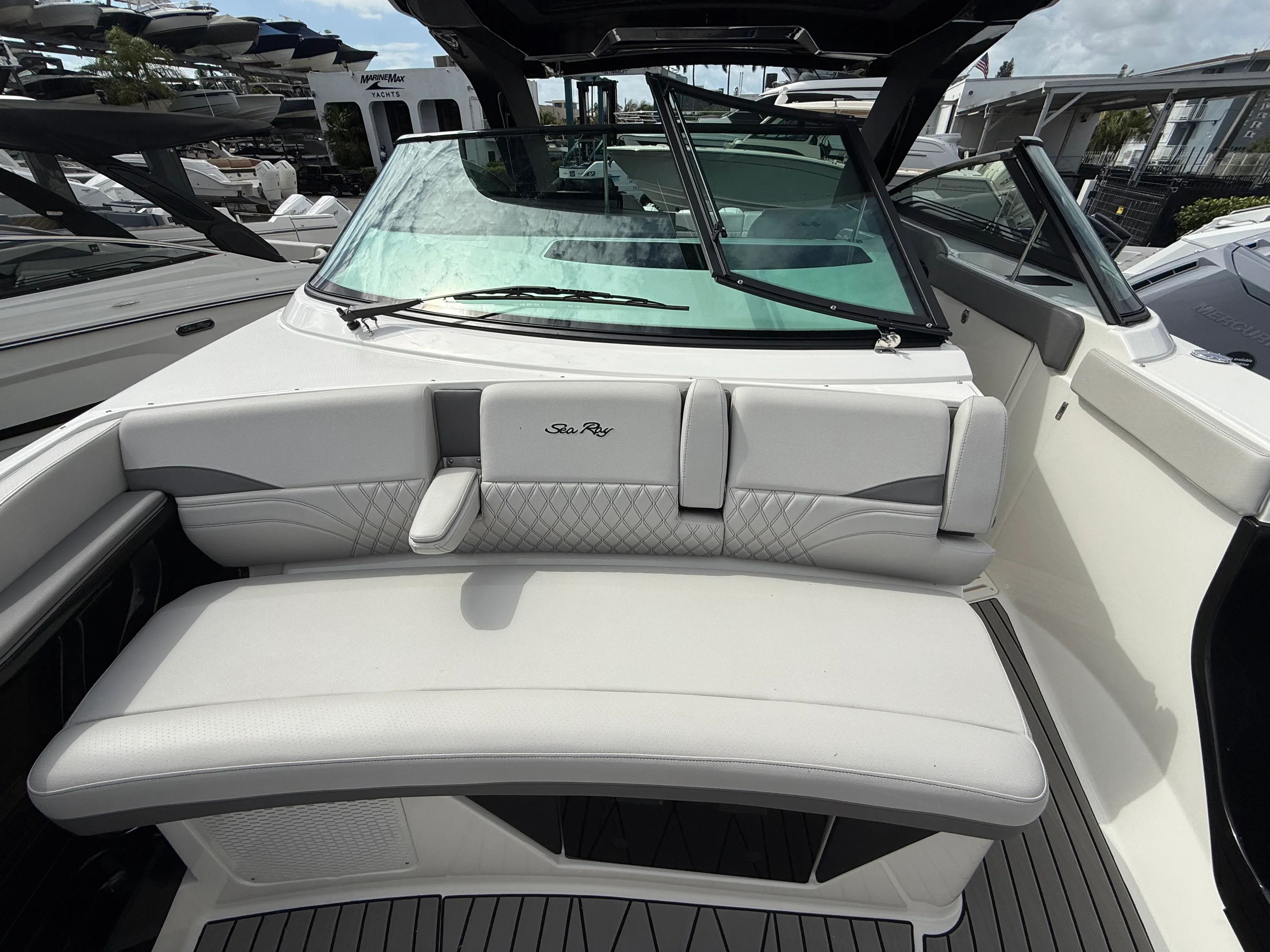 2026 Sea Ray SLX 360 OUTBOARD Image Thumbnail #9