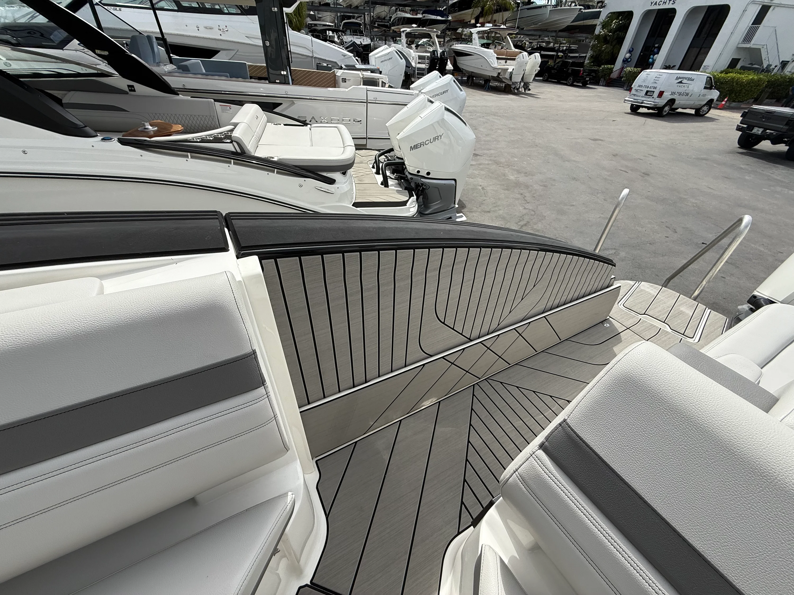 2026 Sea Ray SLX 360 OUTBOARD Image Thumbnail #4