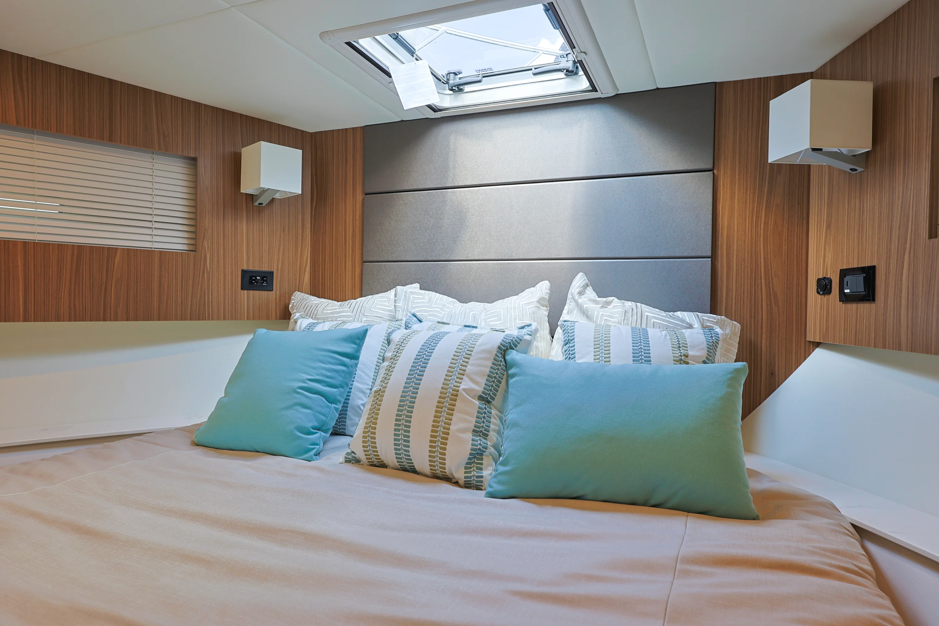 2026 Cruisers Yachts 42 Cantius Image Thumbnail #24