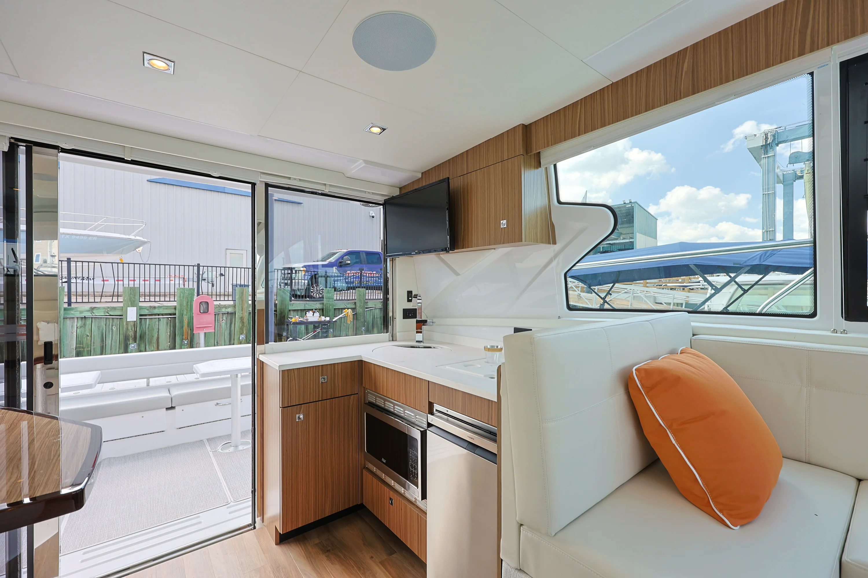 2026 Cruisers Yachts 42 Cantius Image Thumbnail #27