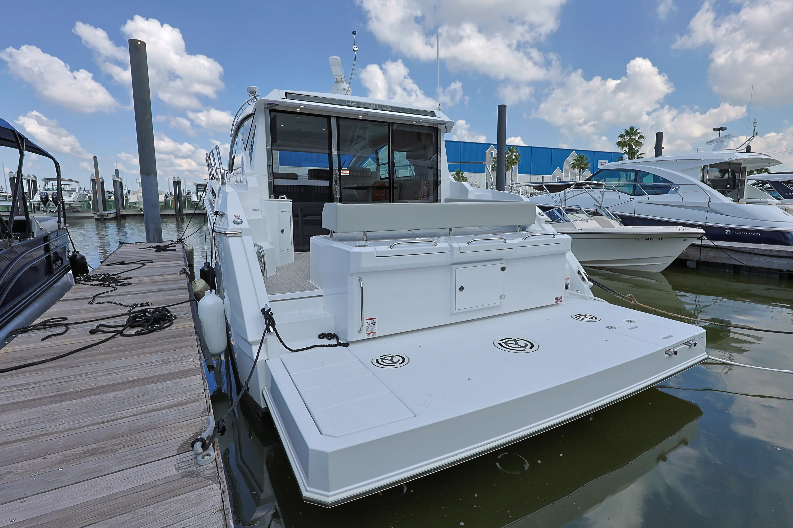 2026 Cruisers Yachts 42 Cantius Image Thumbnail #10