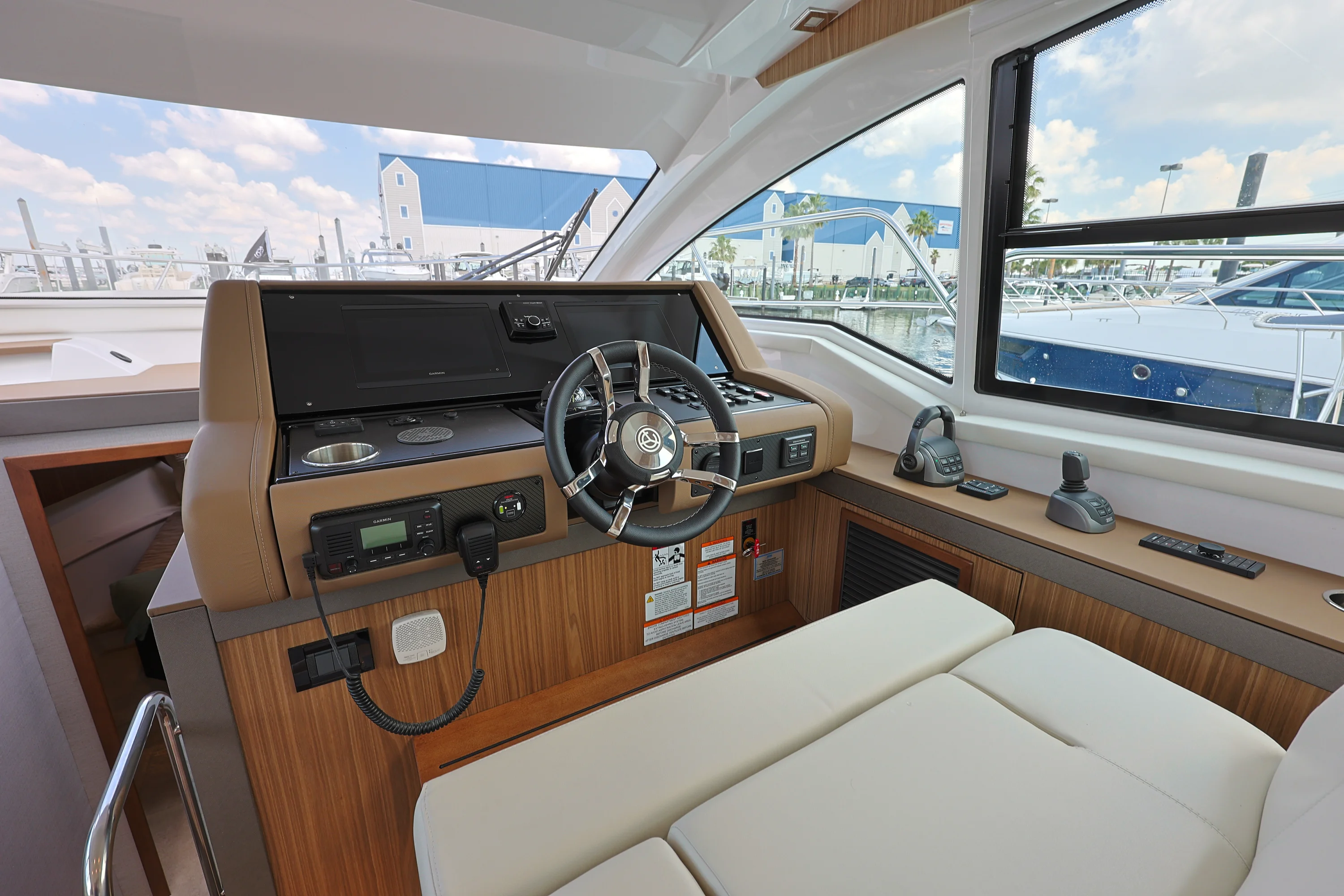 2026 Cruisers Yachts 42 Cantius Image Thumbnail #18