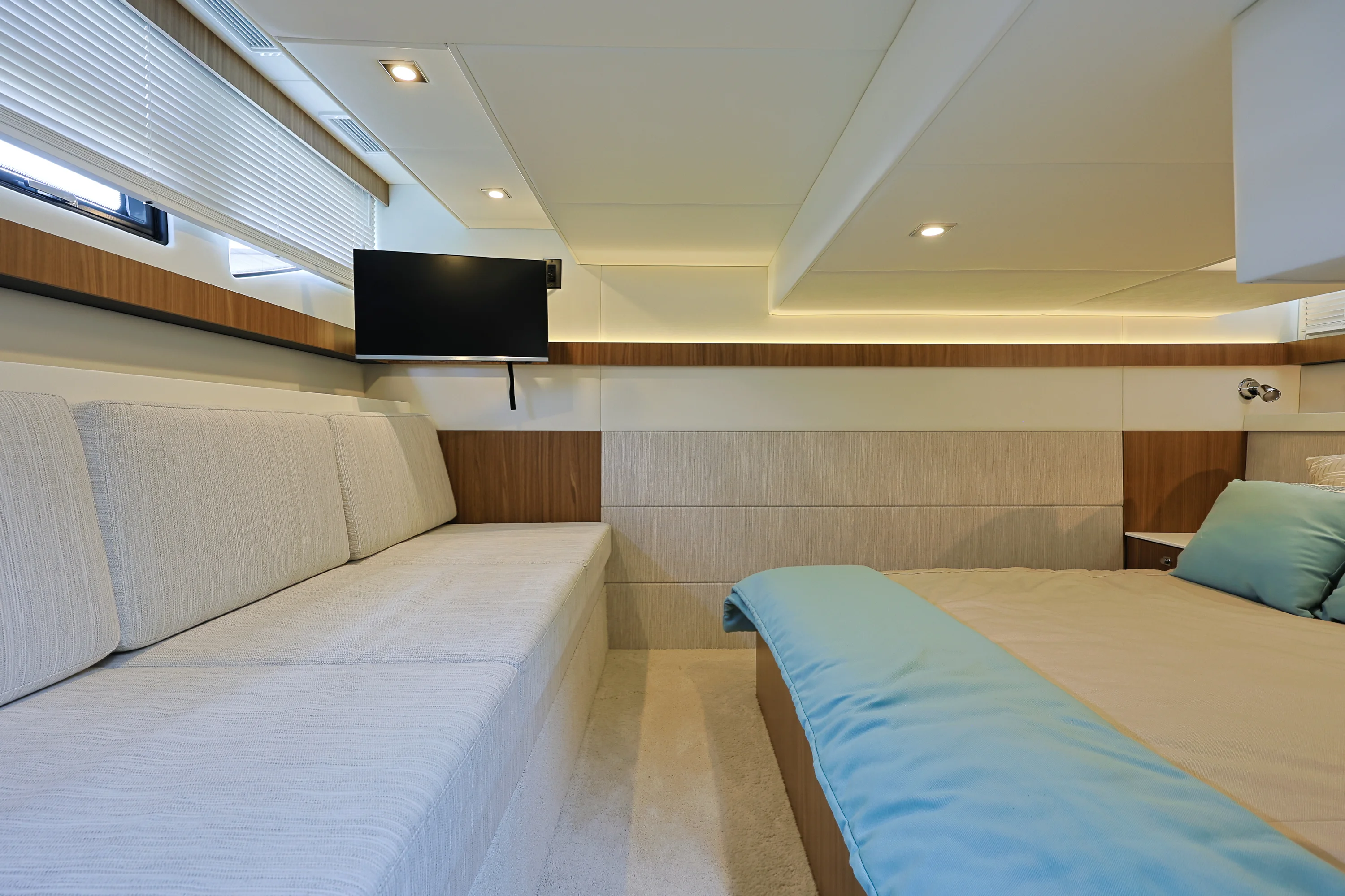 2026 Cruisers Yachts 42 Cantius Image Thumbnail #38