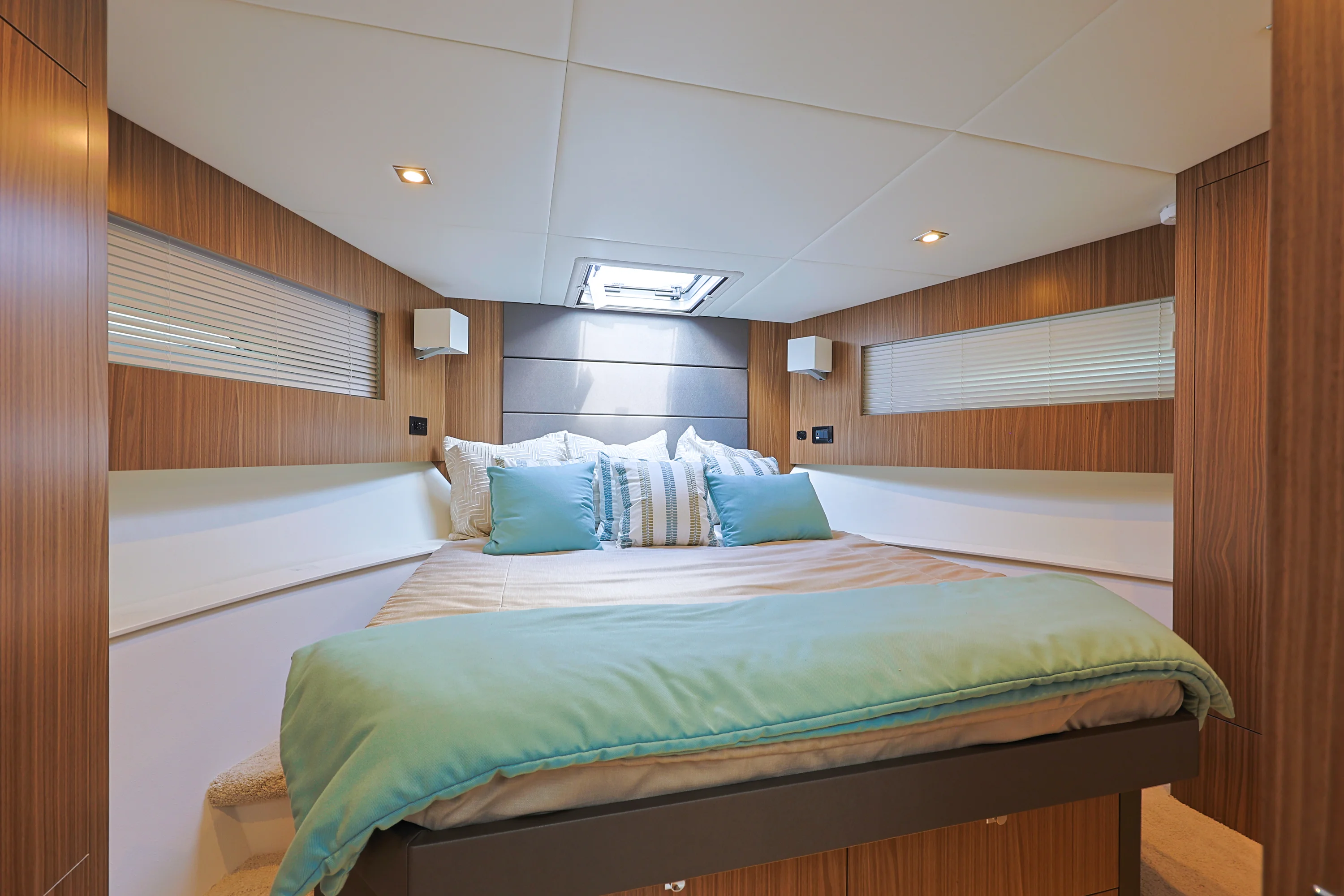 2026 Cruisers Yachts 42 Cantius Image Thumbnail #25