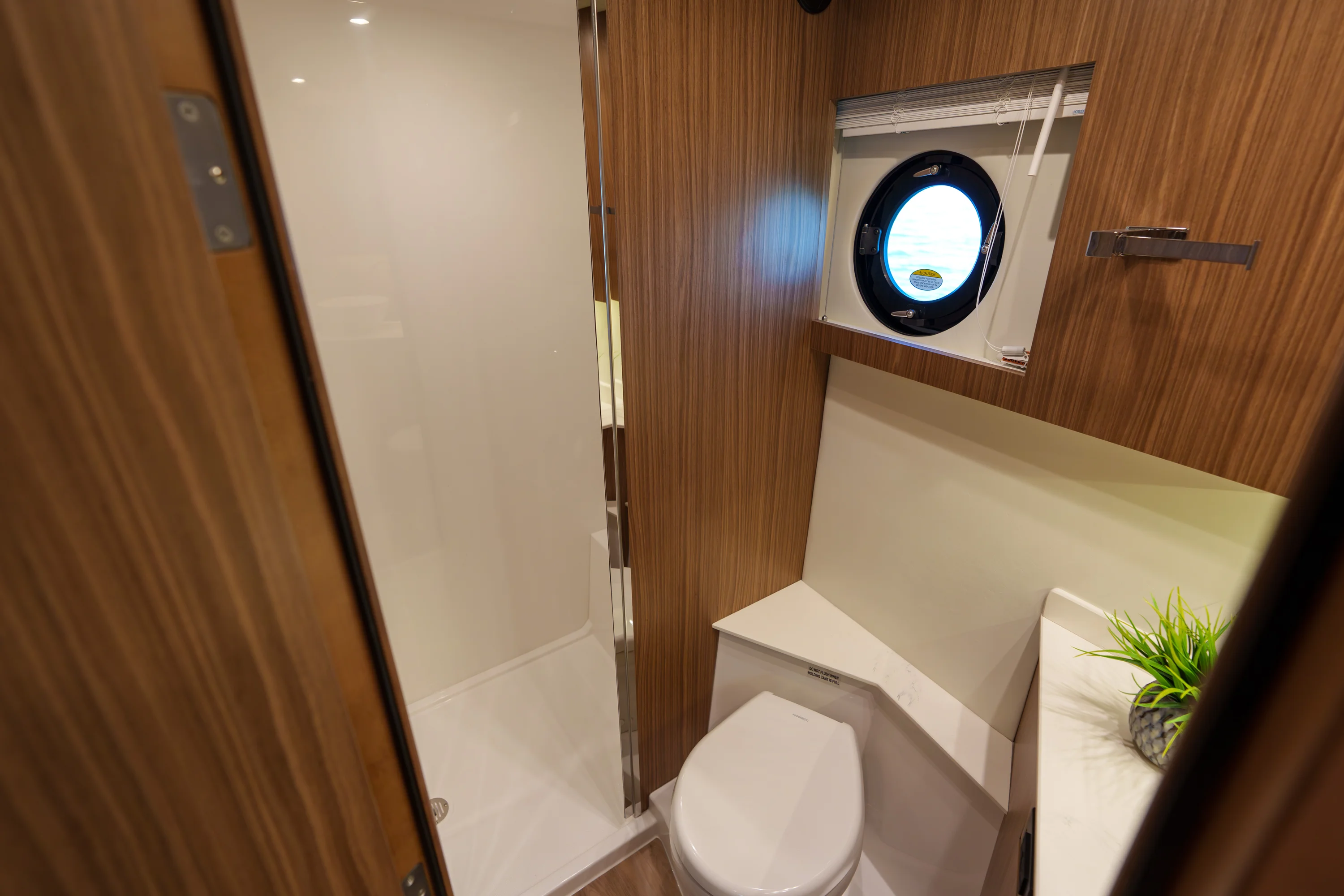 2026 Cruisers Yachts 42 Cantius Image Thumbnail #12