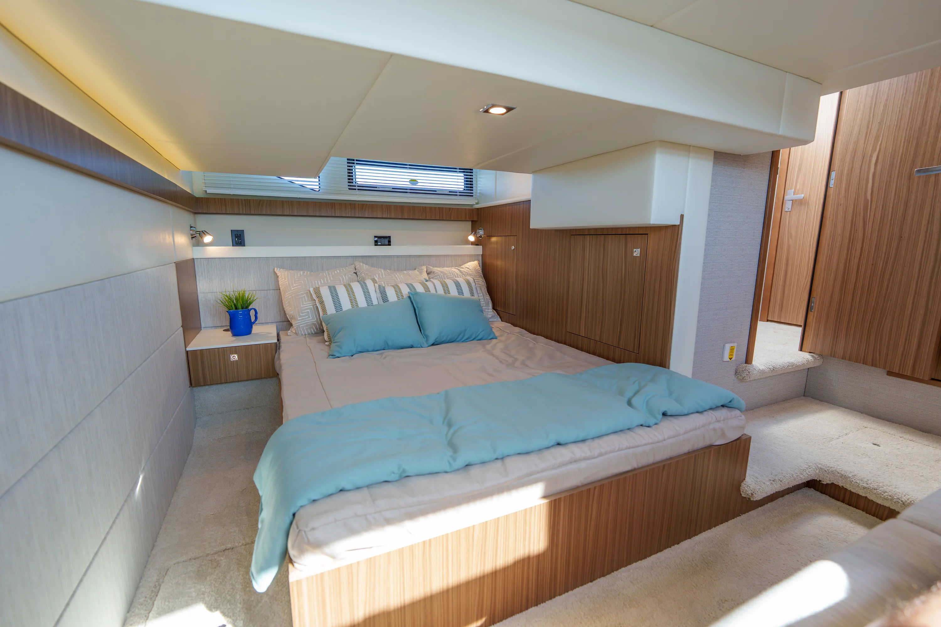 2026 Cruisers Yachts 42 Cantius Image Thumbnail #16