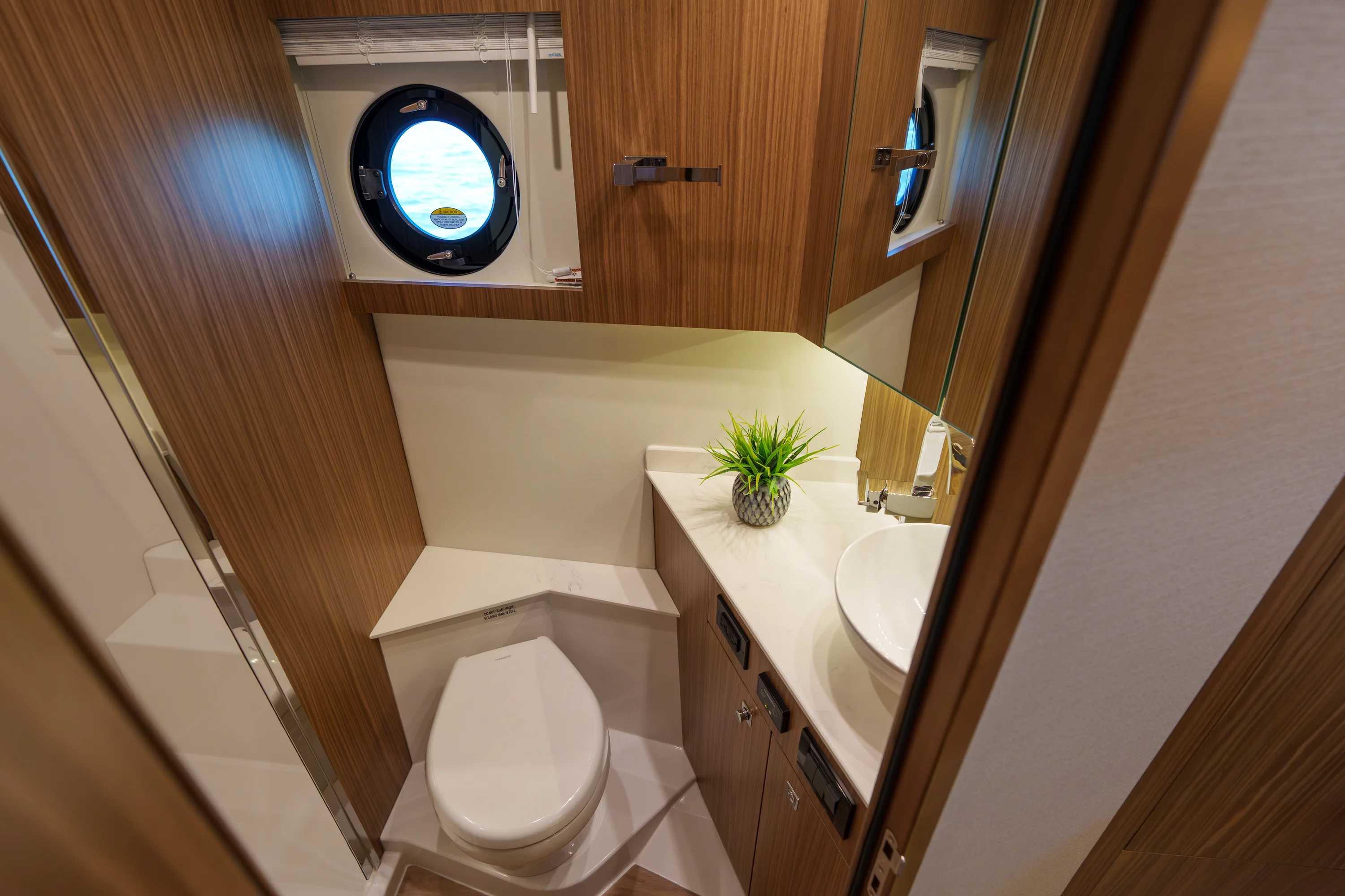 2026 Cruisers Yachts 42 Cantius Image Thumbnail #11