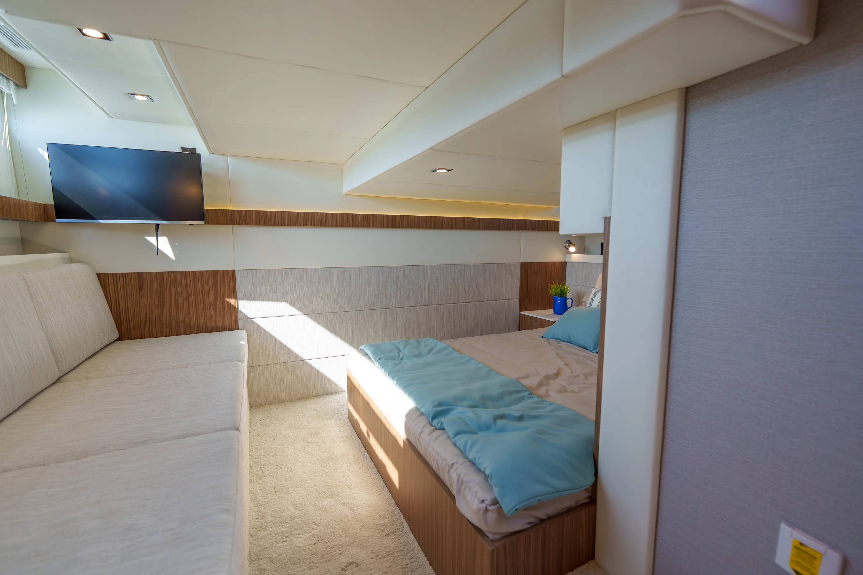 2026 Cruisers Yachts 42 Cantius Image Thumbnail #14