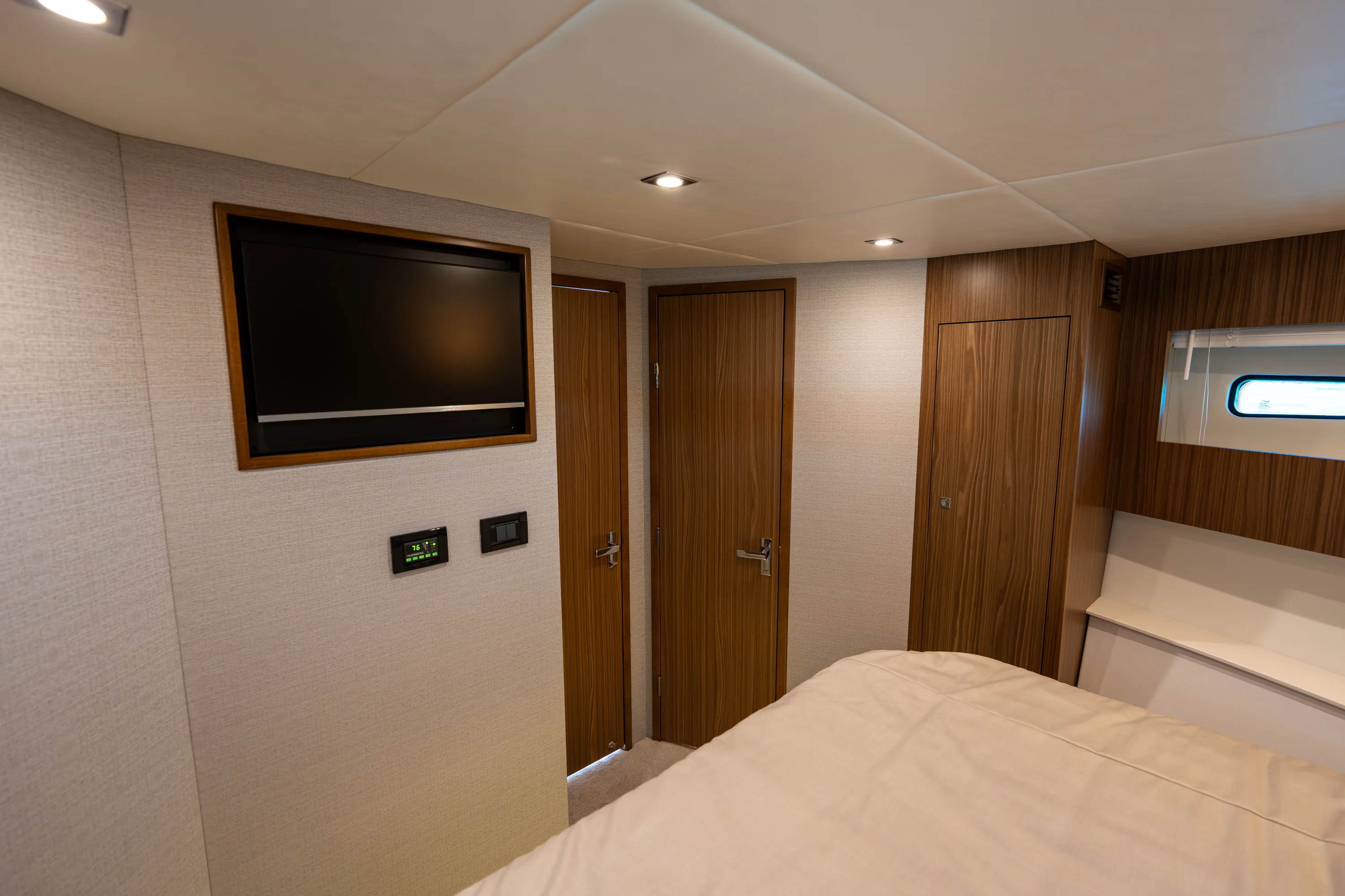 2026 Cruisers Yachts 42 Cantius Image Thumbnail #10