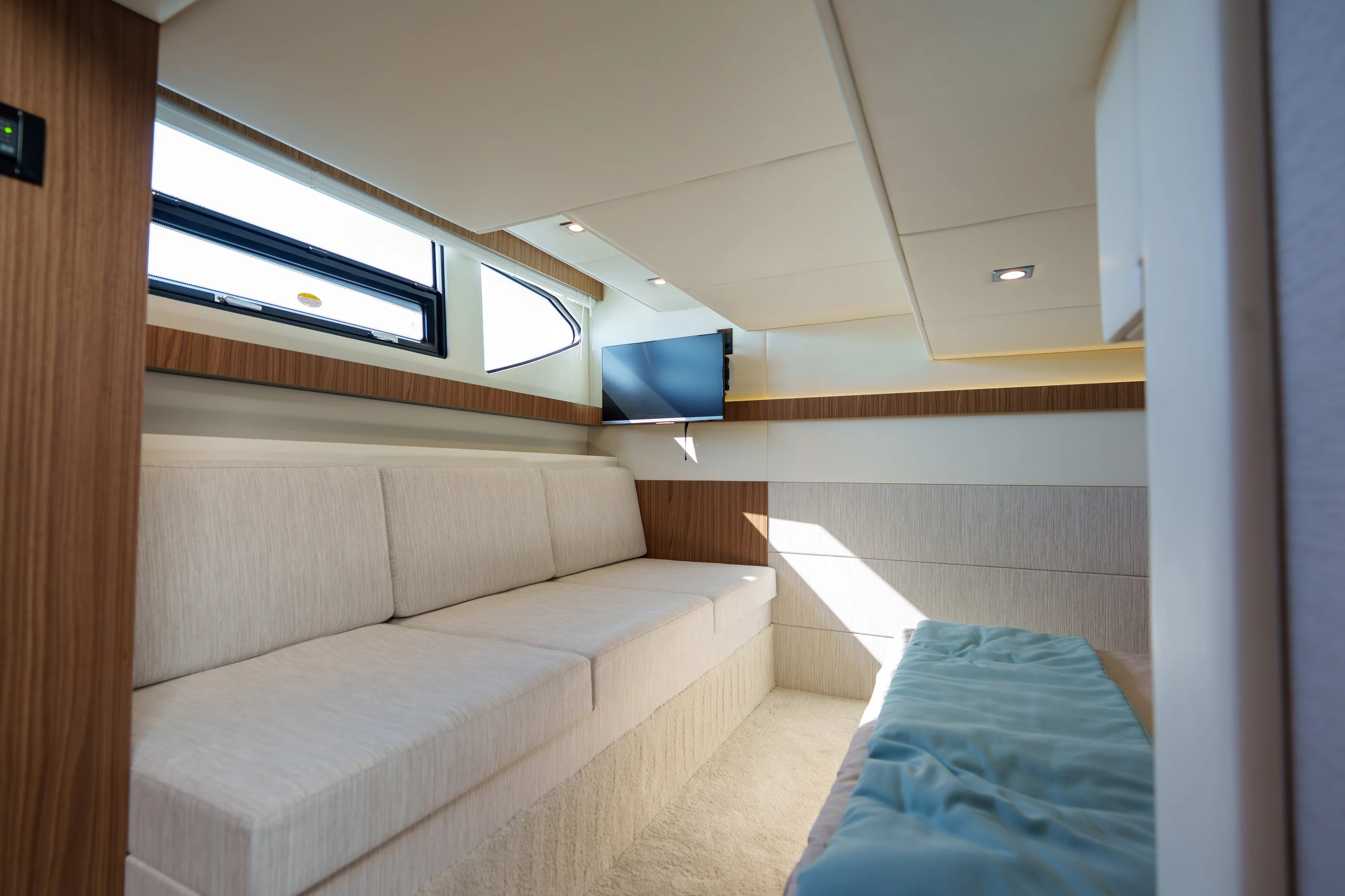 2026 Cruisers Yachts 42 Cantius Image Thumbnail #15