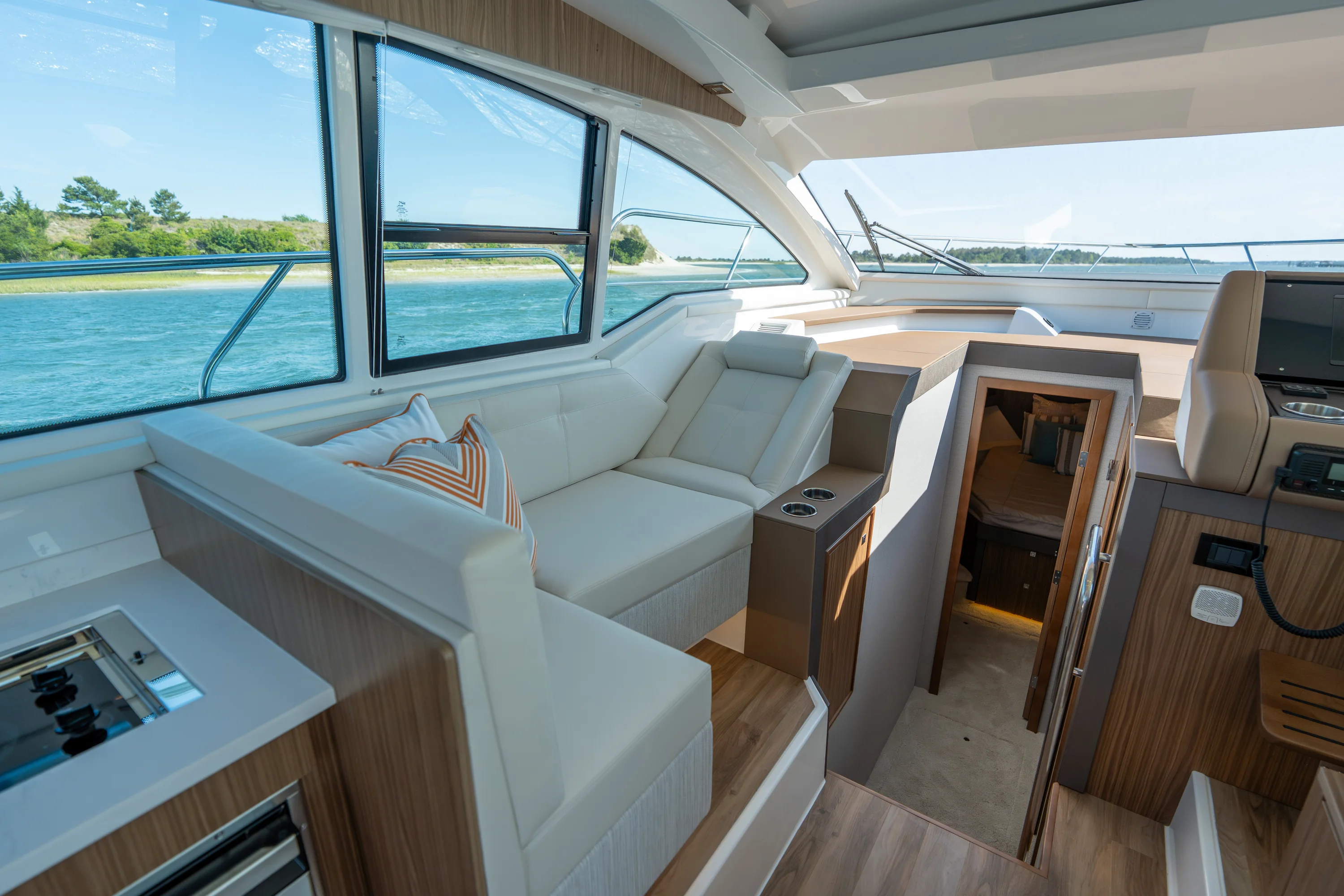 2026 Cruisers Yachts 42 Cantius Image Thumbnail #21