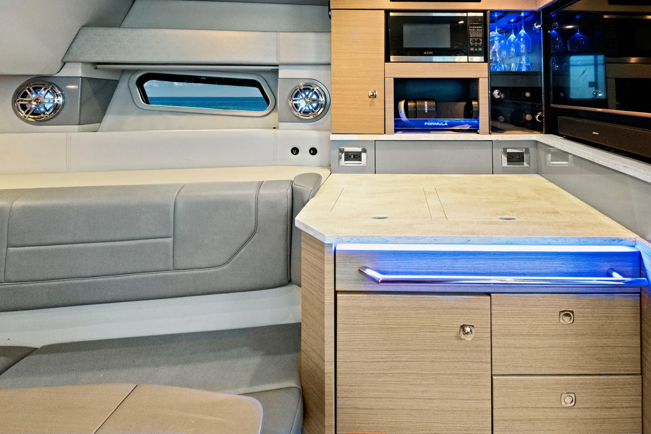 2019 Formula 430 CROSSOVER Image Thumbnail #17