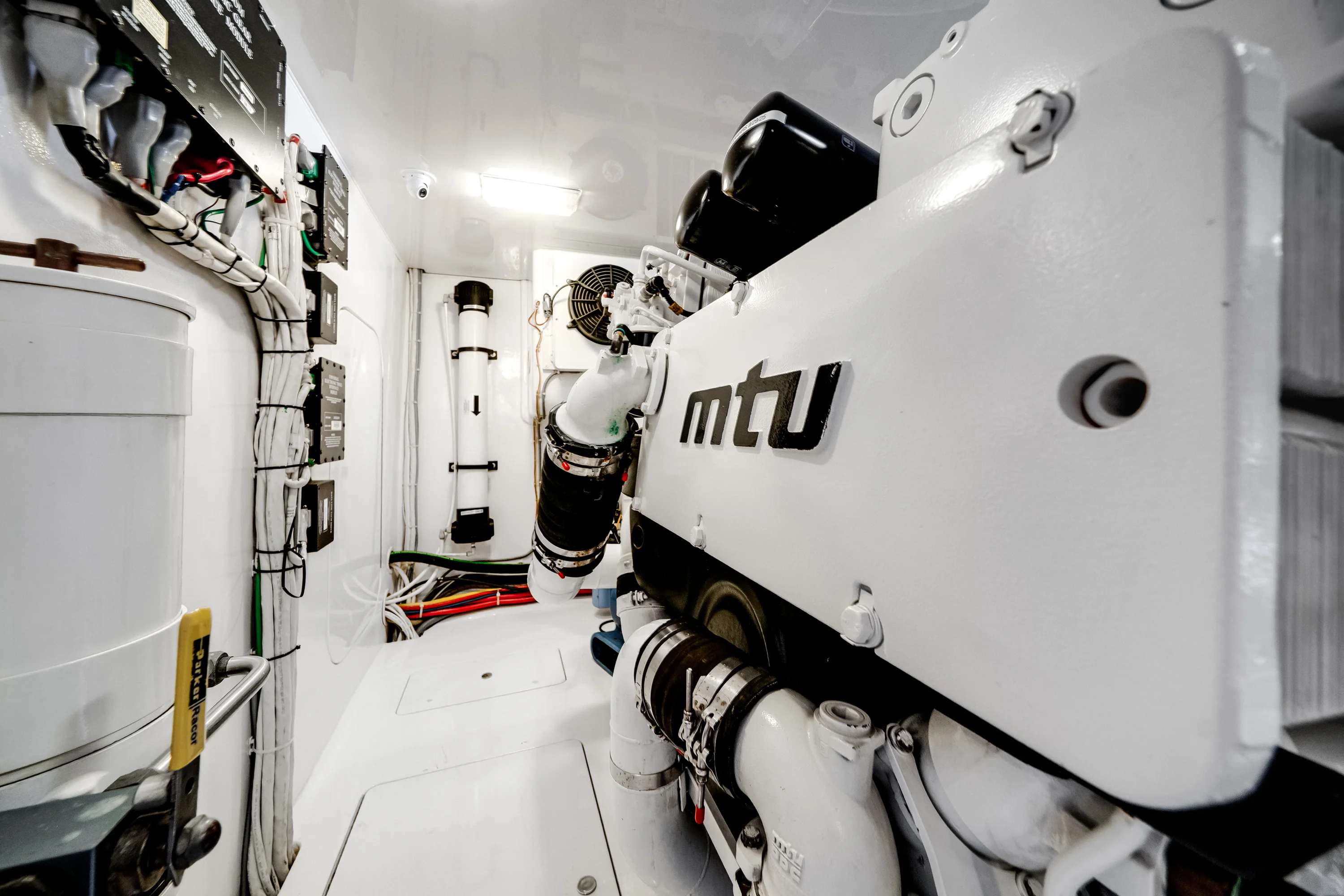 2015 Viking 70 CV ENCLOSED BRIDGE Image Thumbnail #77