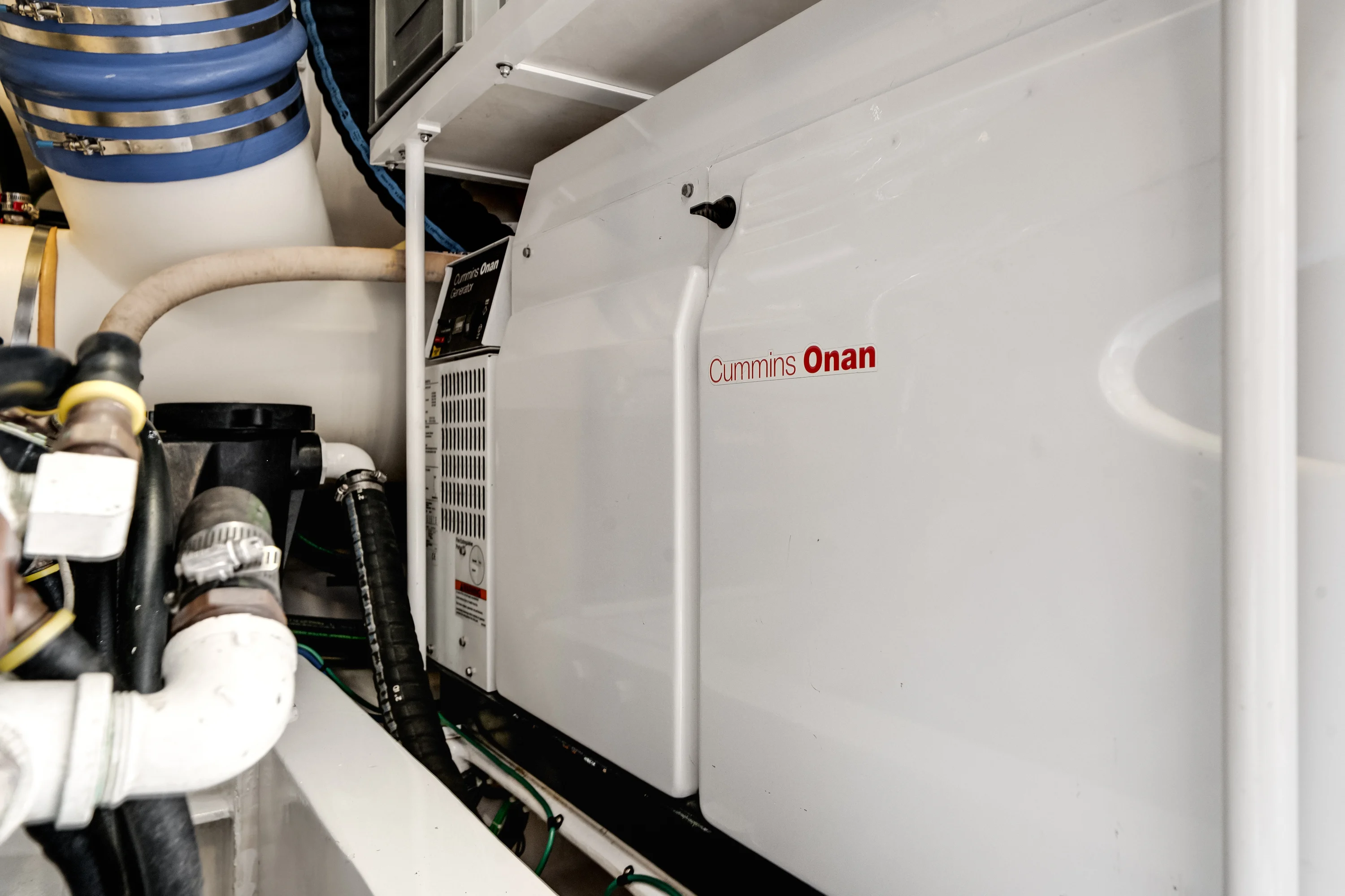 2015 Viking 70 CV ENCLOSED BRIDGE Image Thumbnail #80