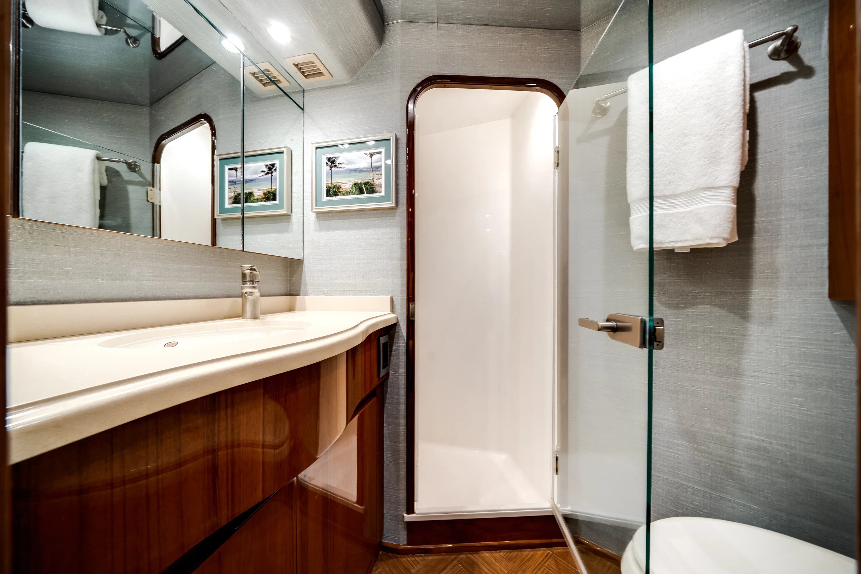 2015 Viking 70 CV ENCLOSED BRIDGE Image Thumbnail #45