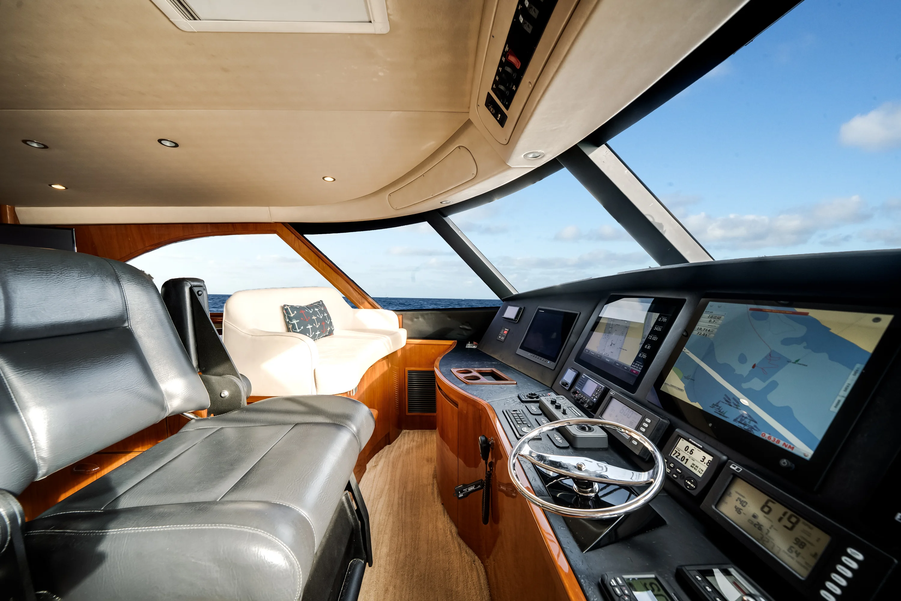 2015 Viking 70 CV ENCLOSED BRIDGE Image Thumbnail #64