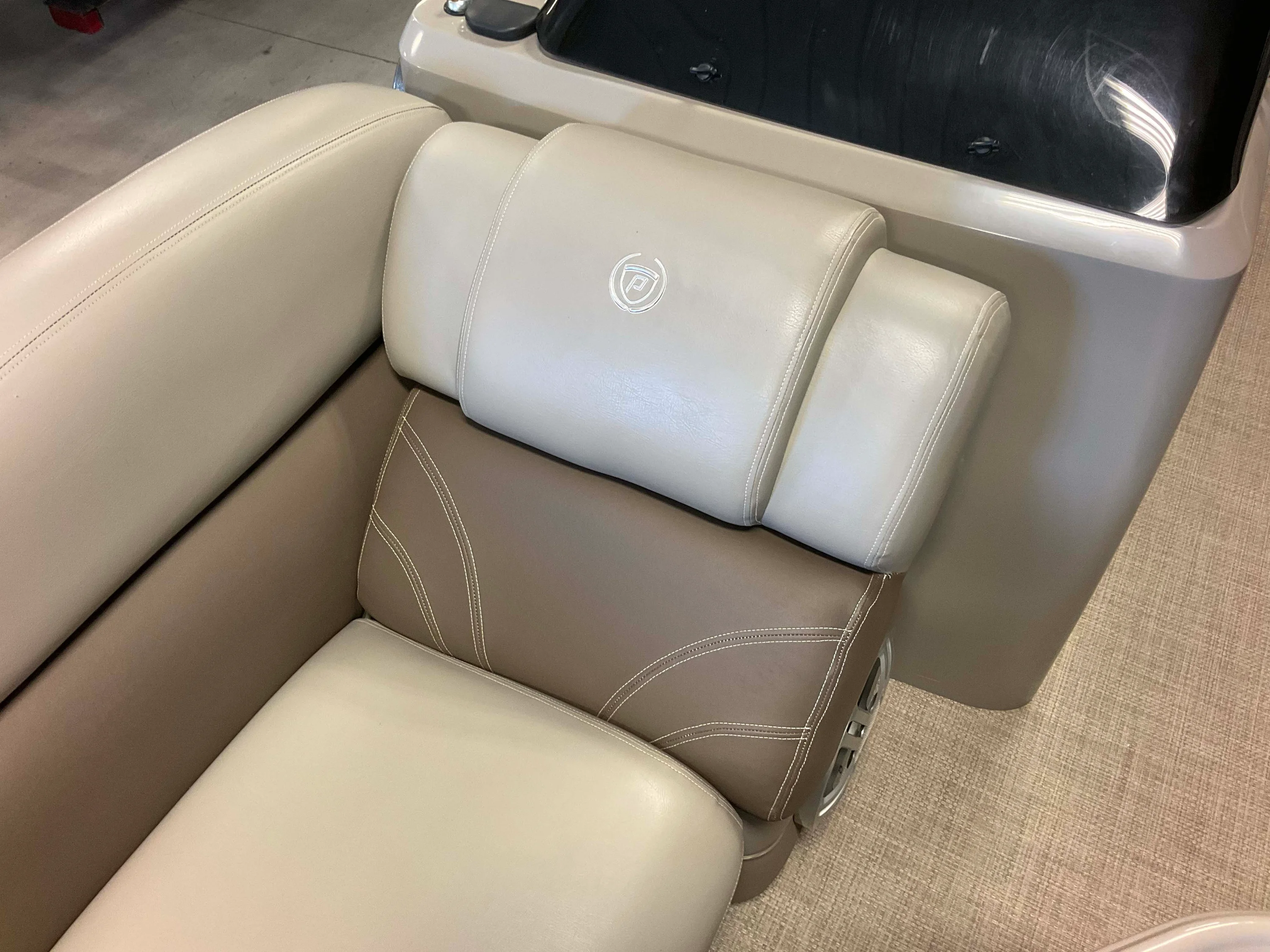 2014 Premier 235 Image Thumbnail #24