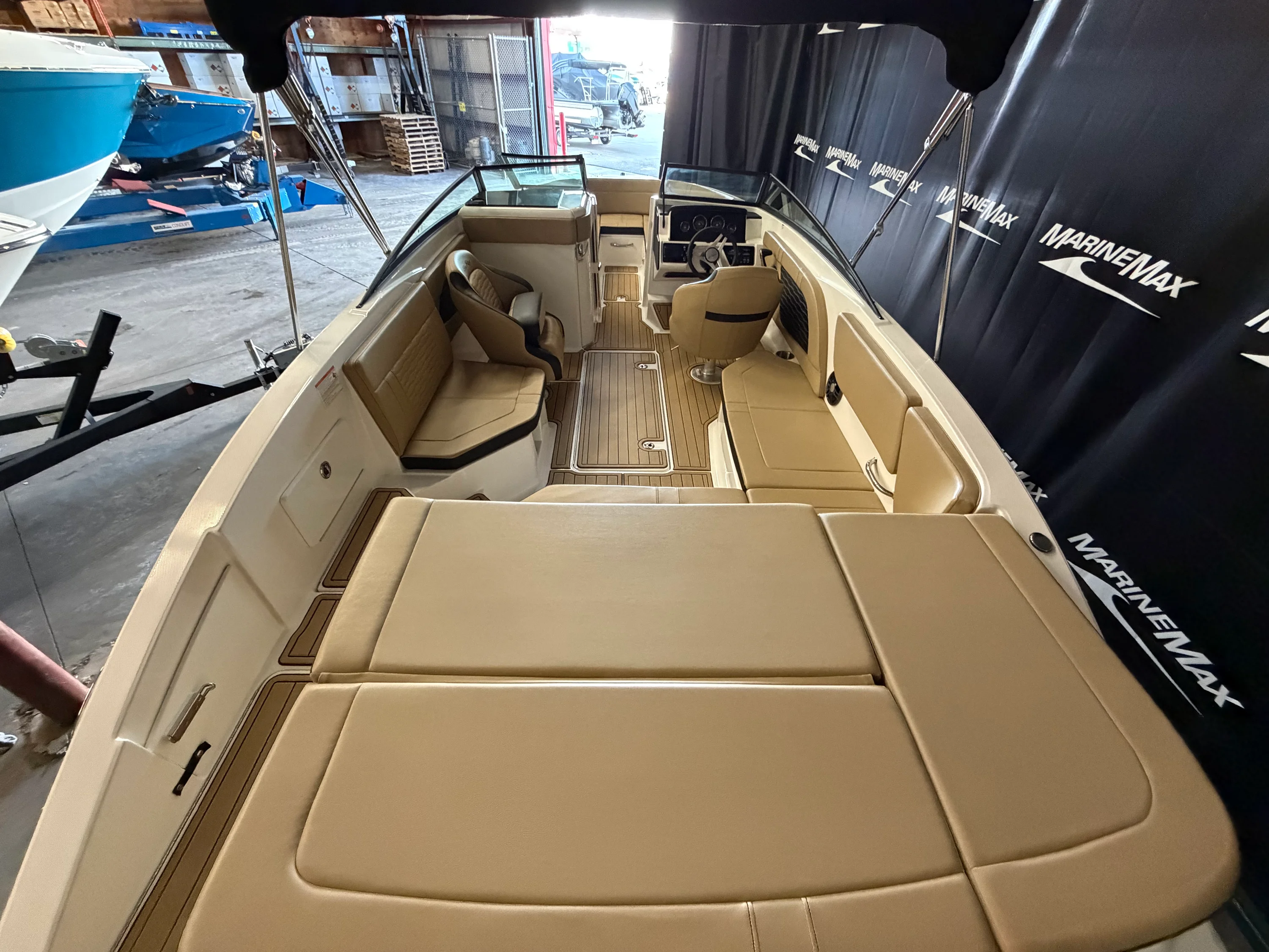 2024 Sea Ray SPX 230 Image Thumbnail #9