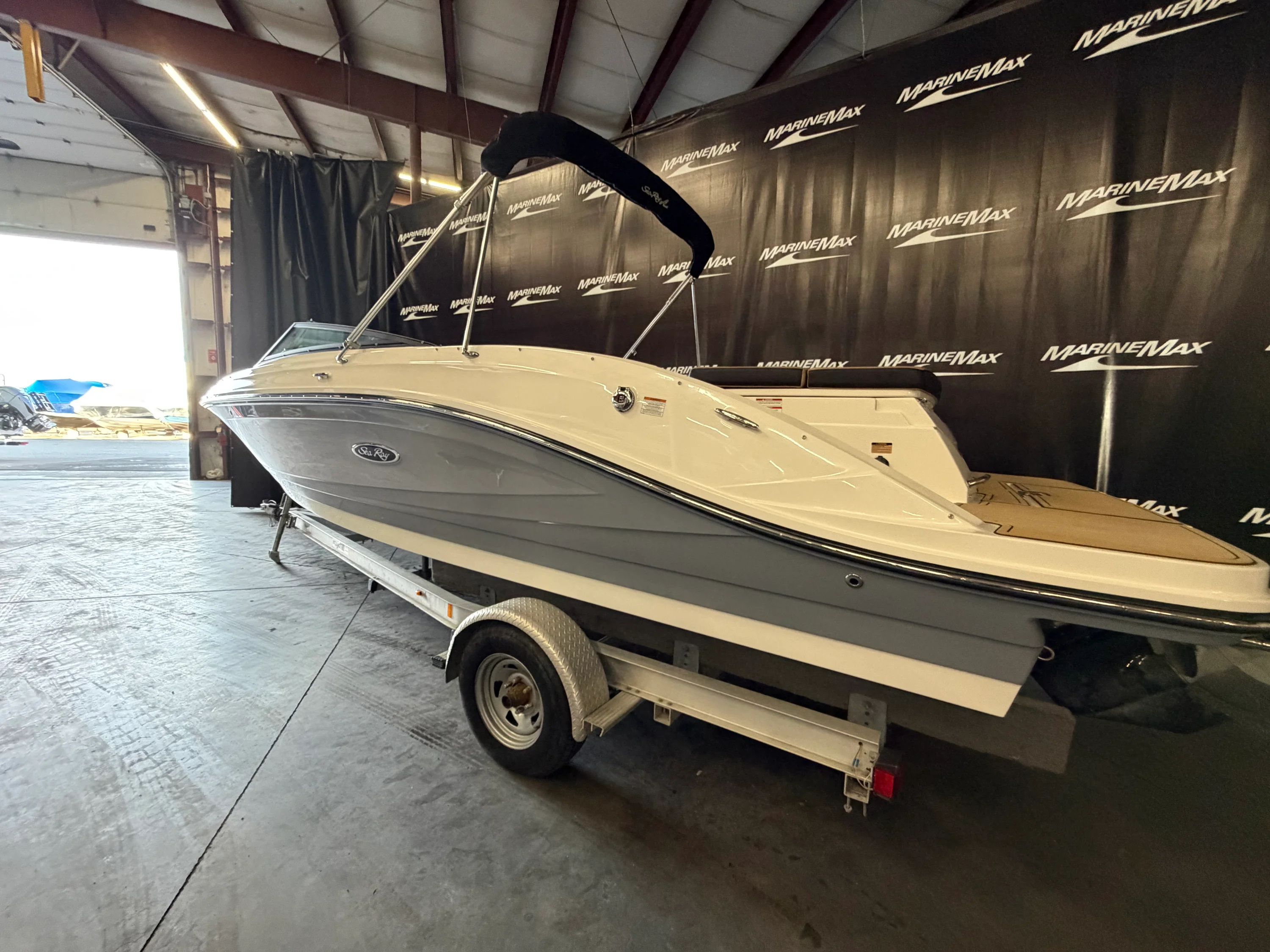 2024 Sea Ray SPX 230 Image Thumbnail #5