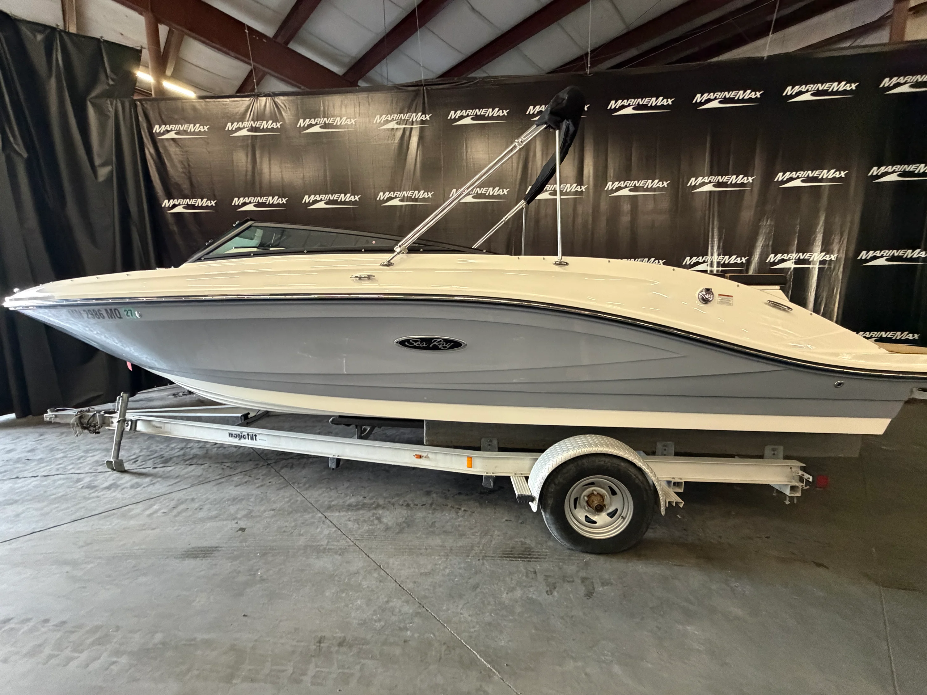 2024 Sea Ray SPX 230 Image Thumbnail #4