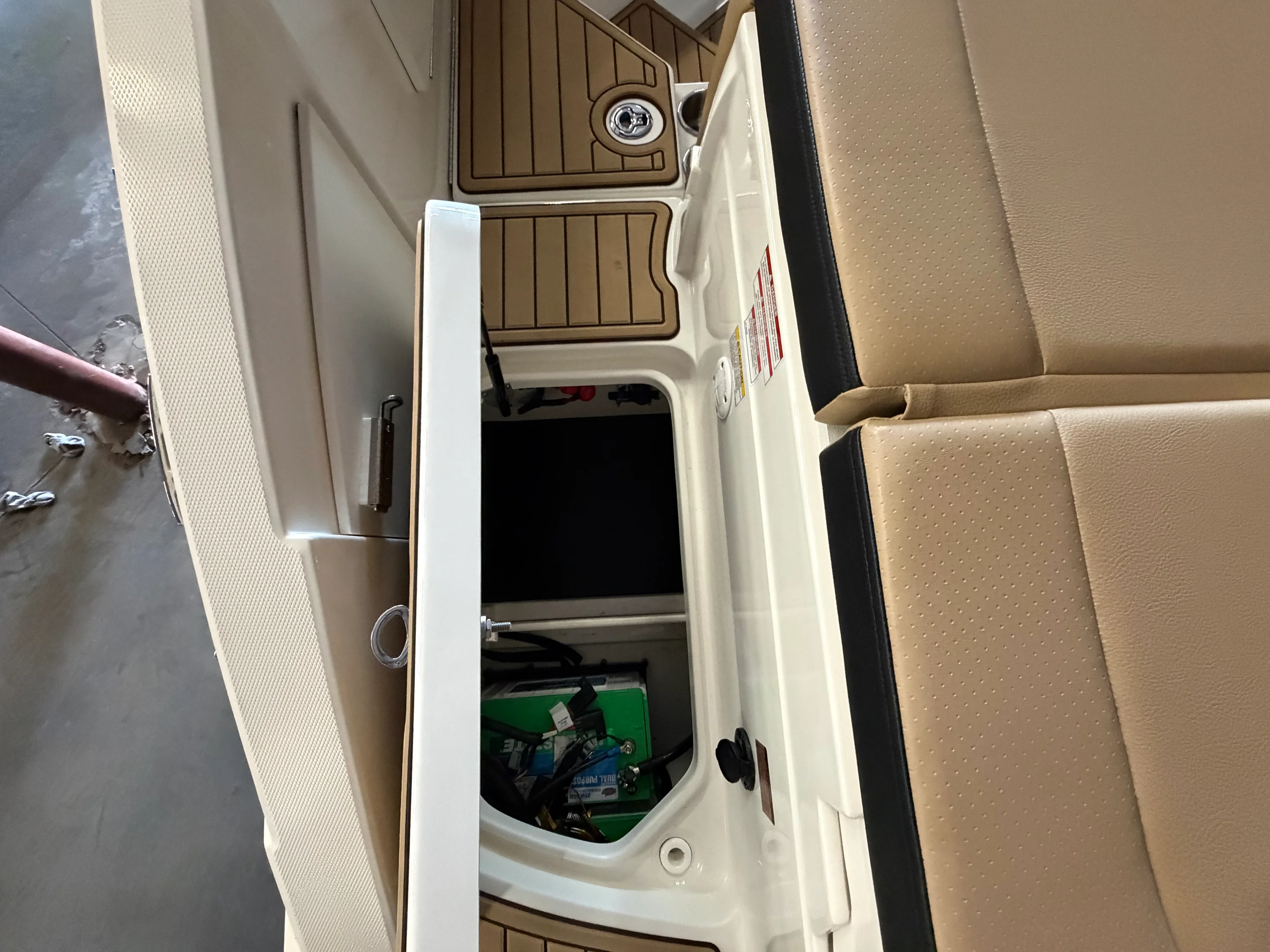 2024 Sea Ray SPX 230 Image Thumbnail #10