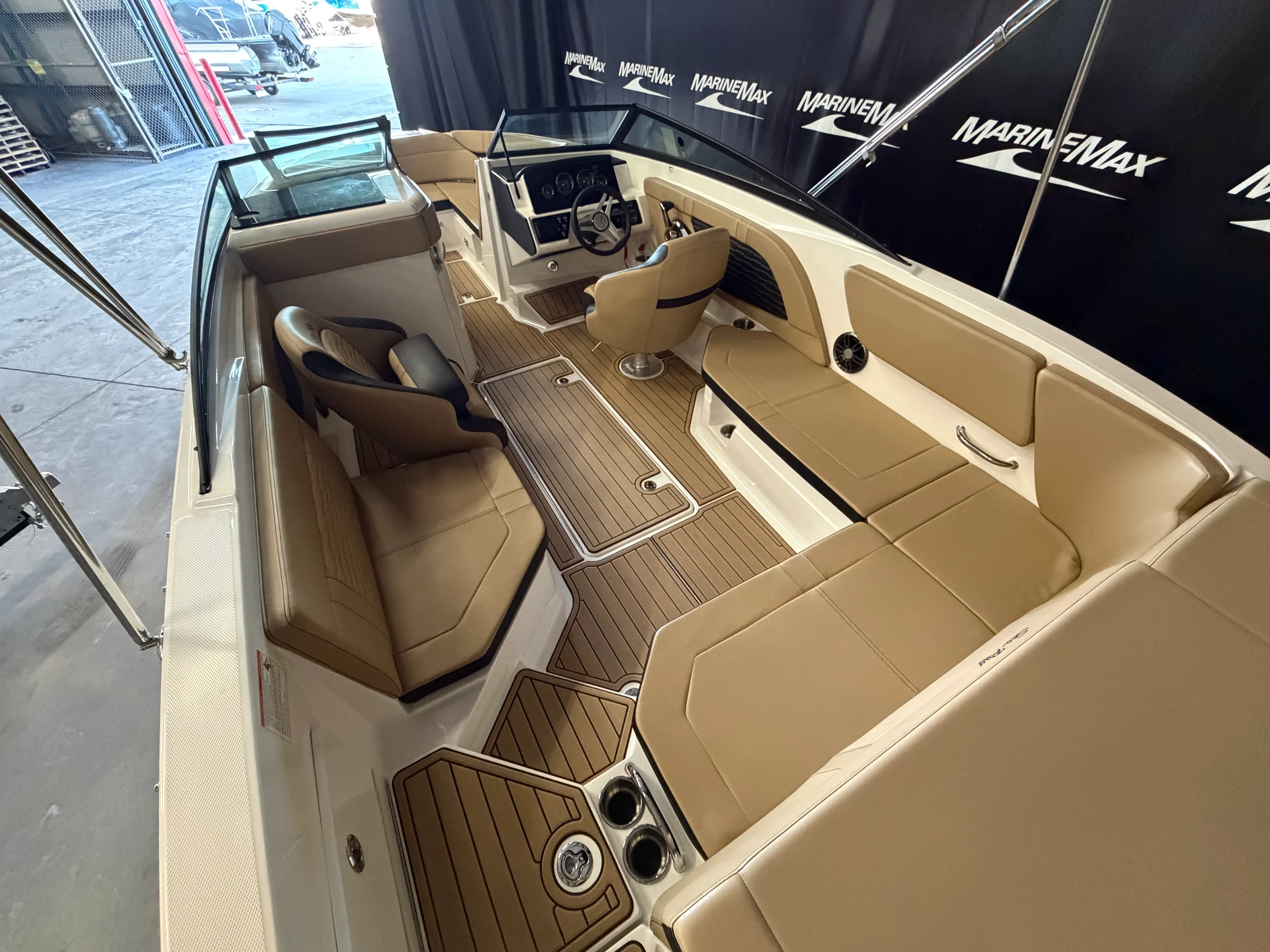 2024 Sea Ray SPX 230 Image Thumbnail #11