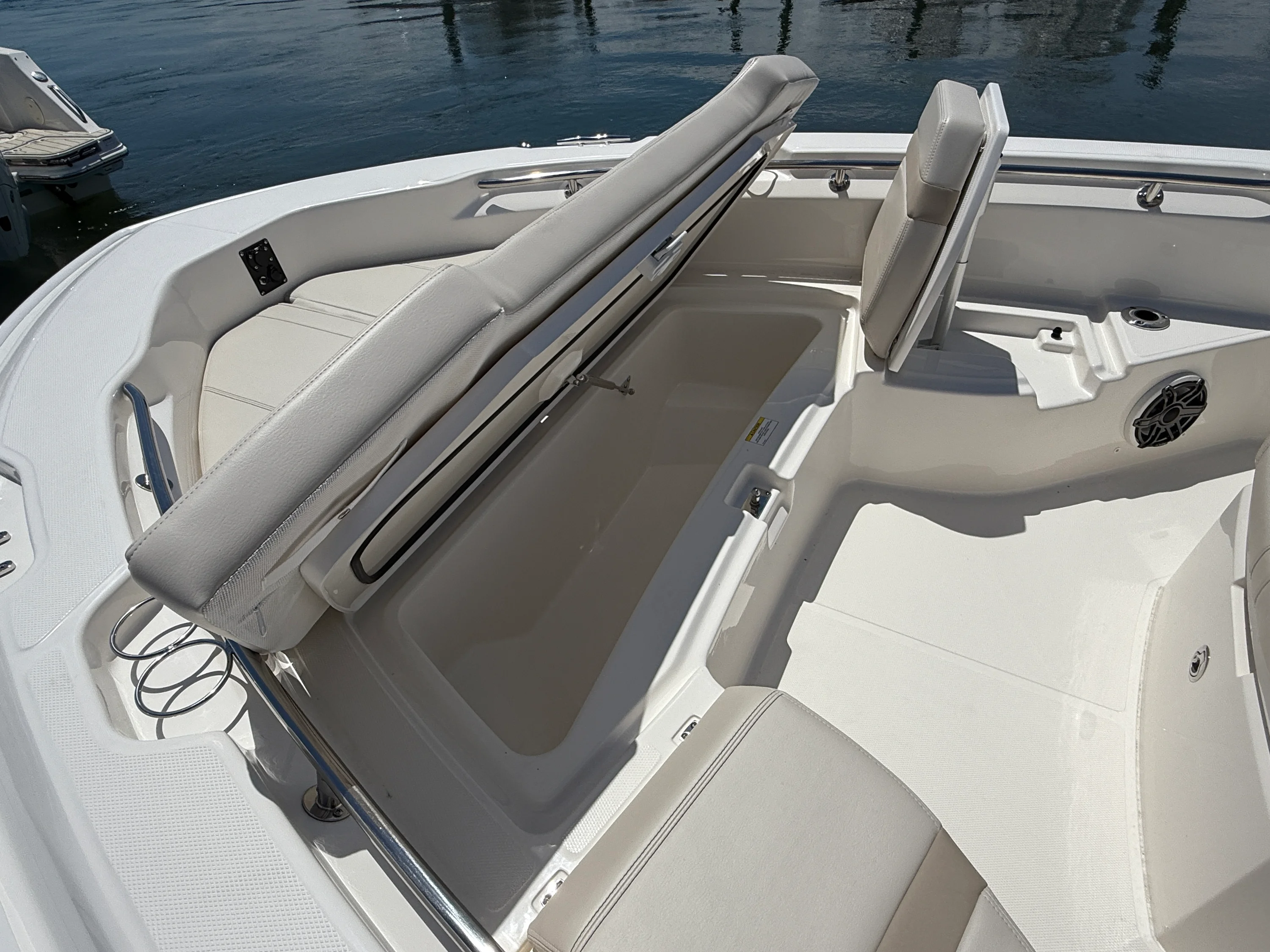 2026 Boston Whaler 250 Dauntless Image Thumbnail #26