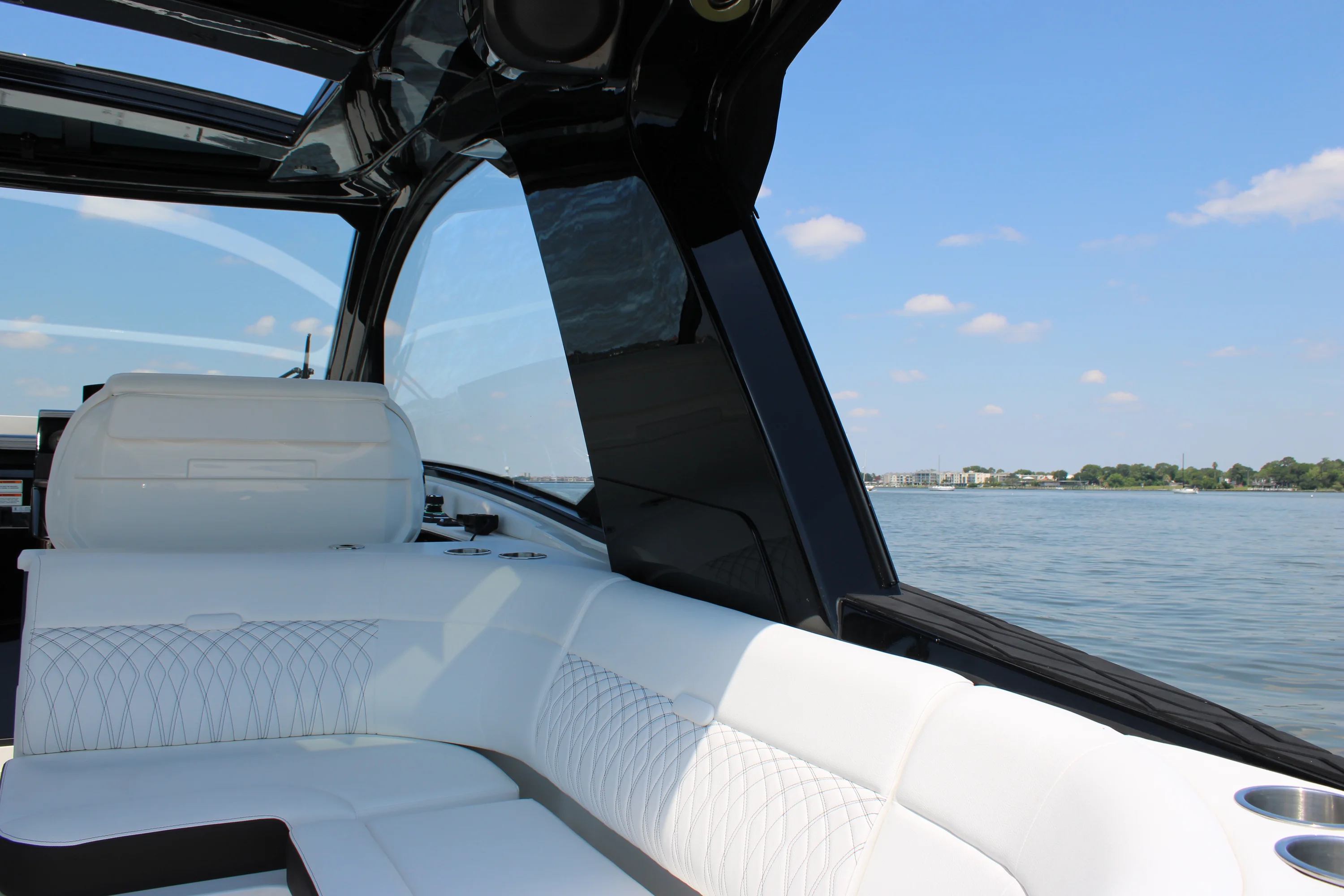 2026 Sea Ray Sundancer 370 Outboard Image Thumbnail #70