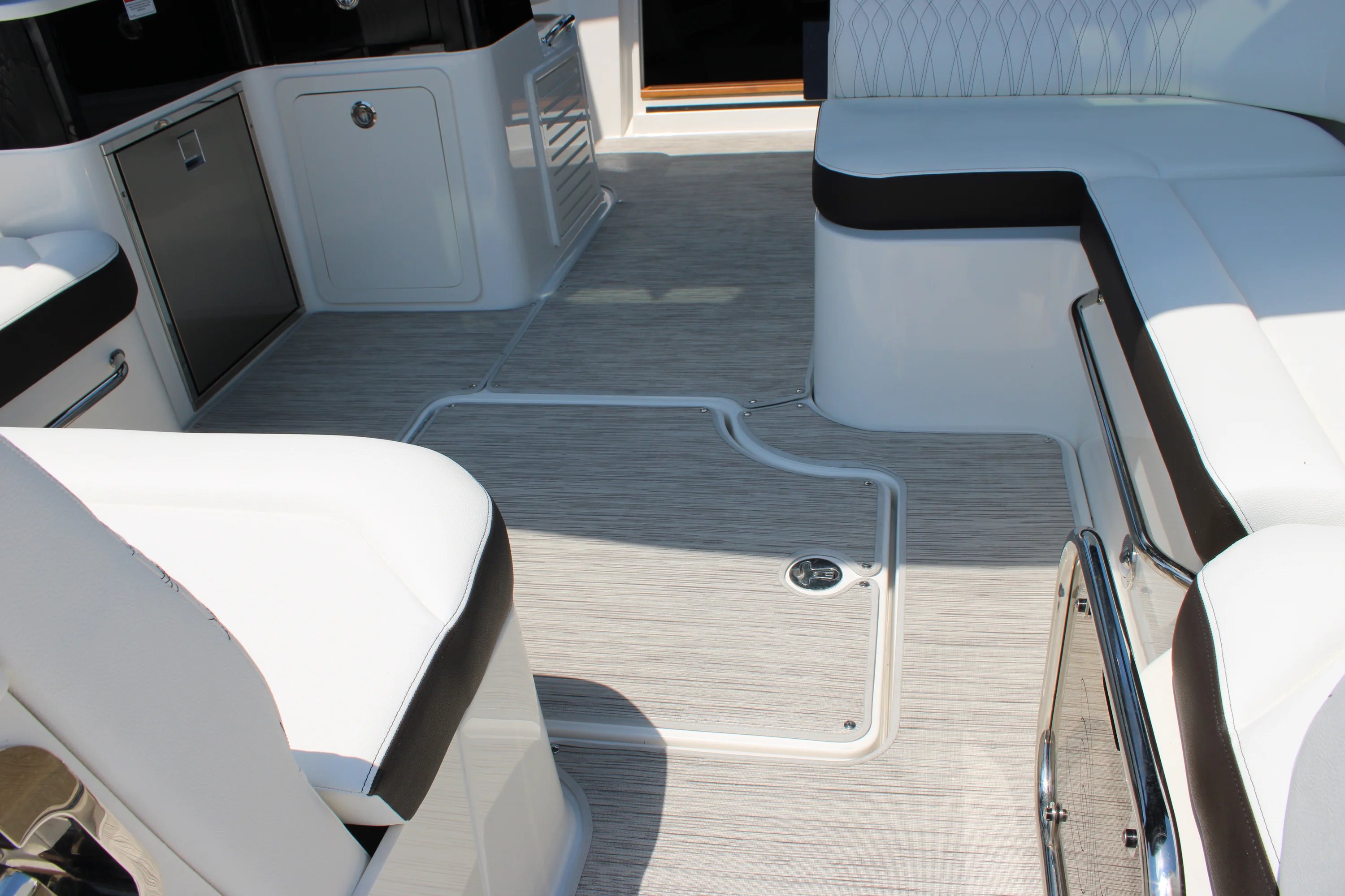 2026 Sea Ray Sundancer 370 Outboard Image Thumbnail #67