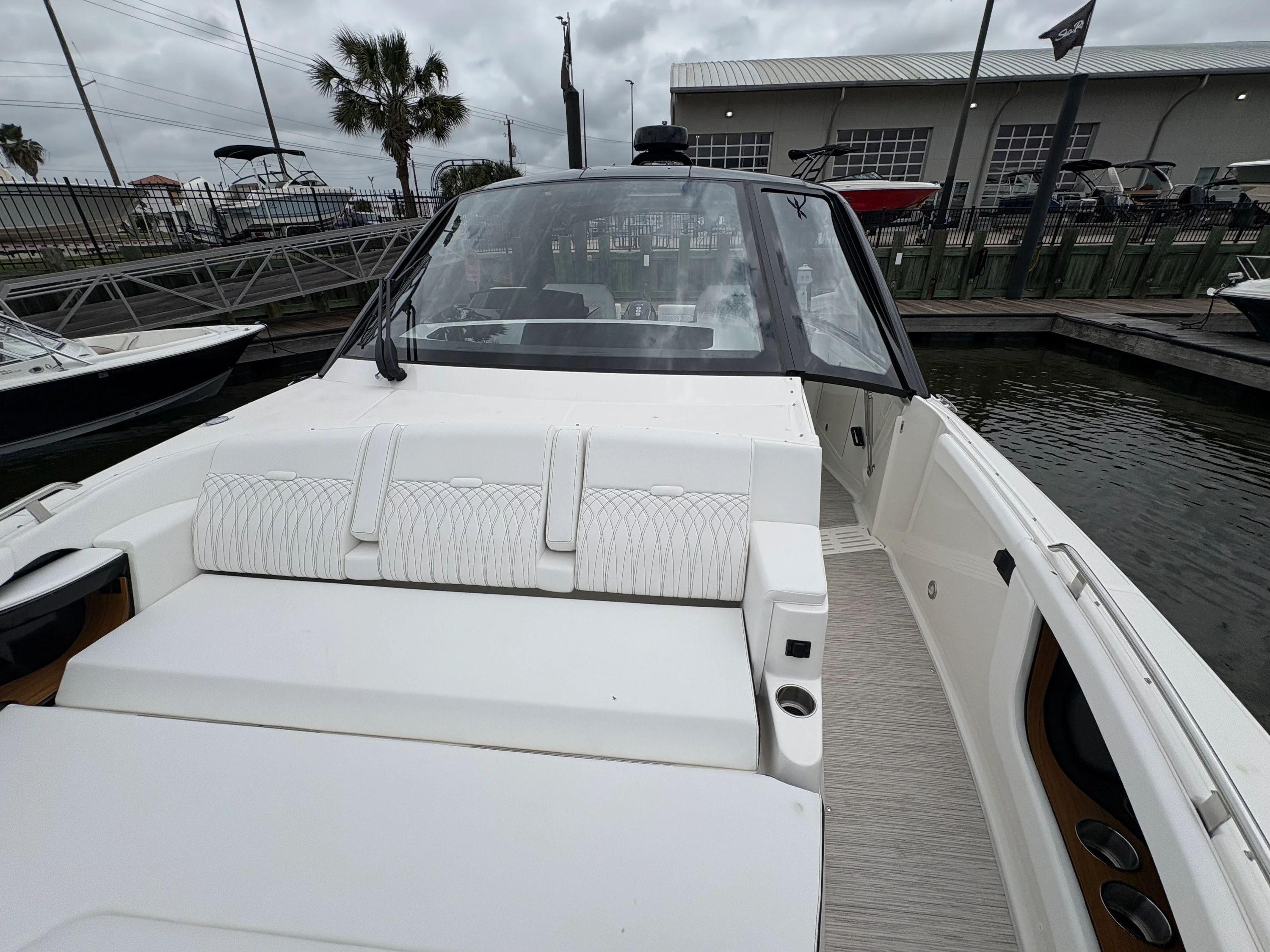 2026 Sea Ray Sundancer 370 Outboard Image Thumbnail #26
