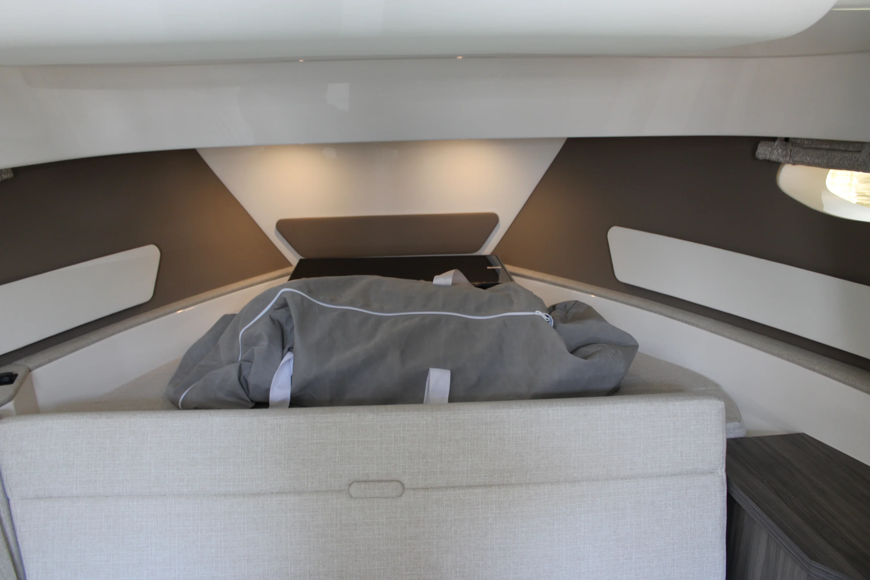 2026 Sea Ray Sundancer 370 Outboard Image Thumbnail #16