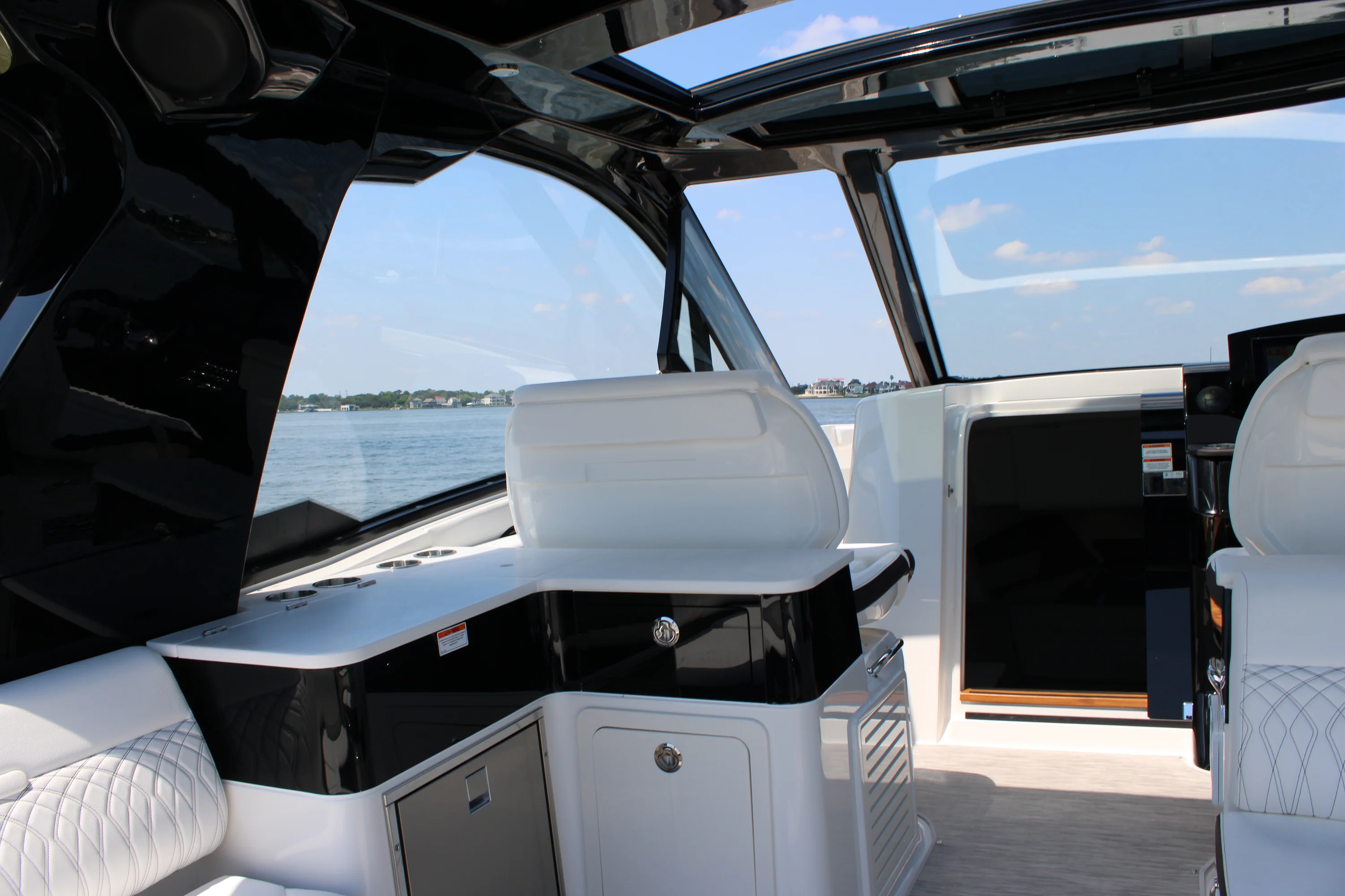 2026 Sea Ray Sundancer 370 Outboard Image Thumbnail #63