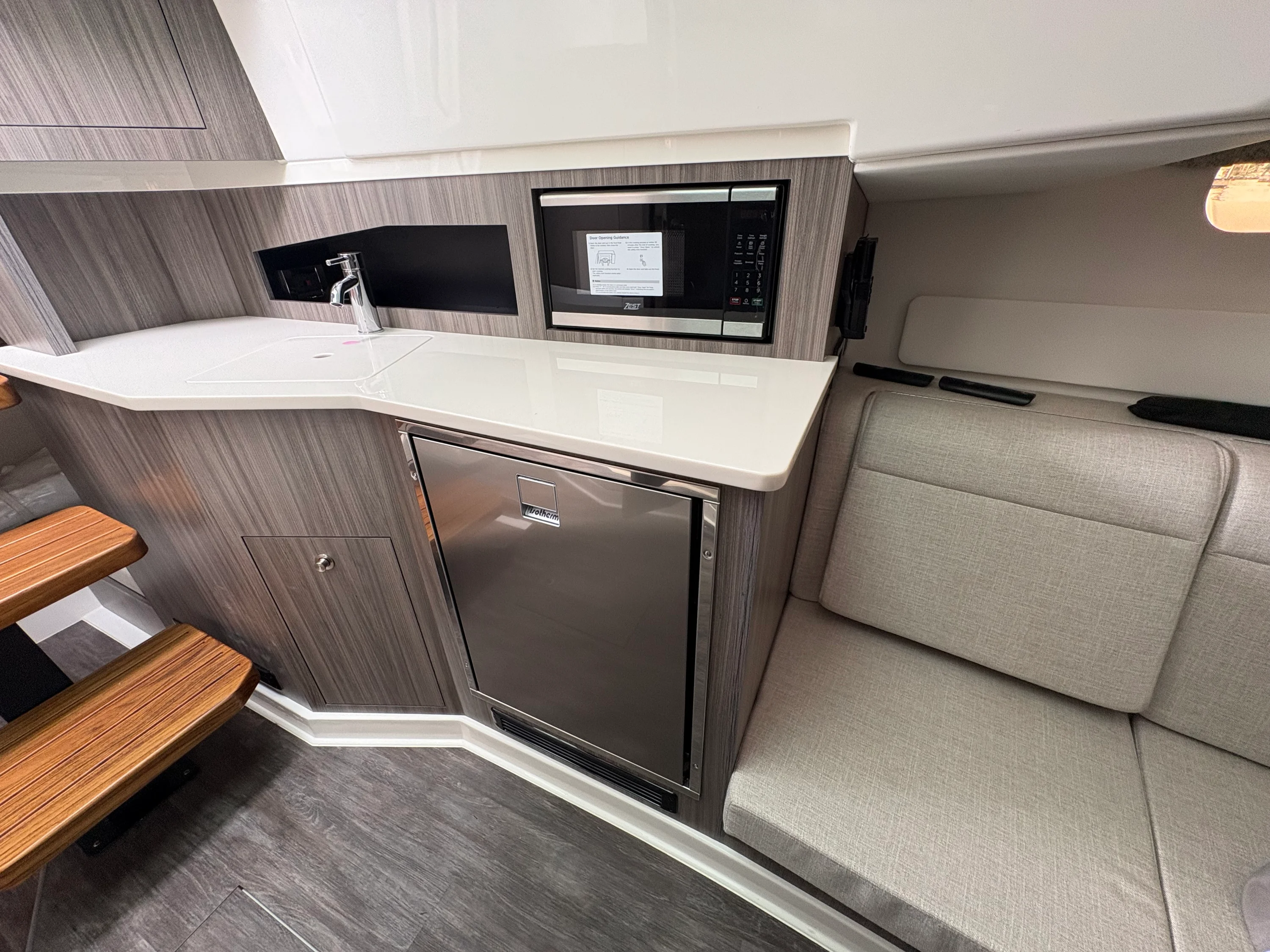 2026 Sea Ray Sundancer 370 Outboard Image Thumbnail #20