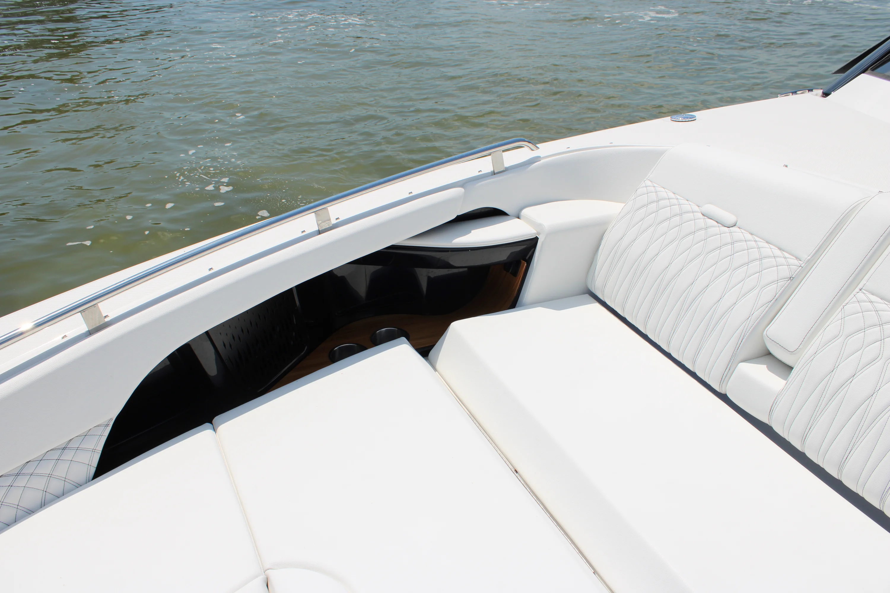 2026 Sea Ray Sundancer 370 Outboard Image Thumbnail #92
