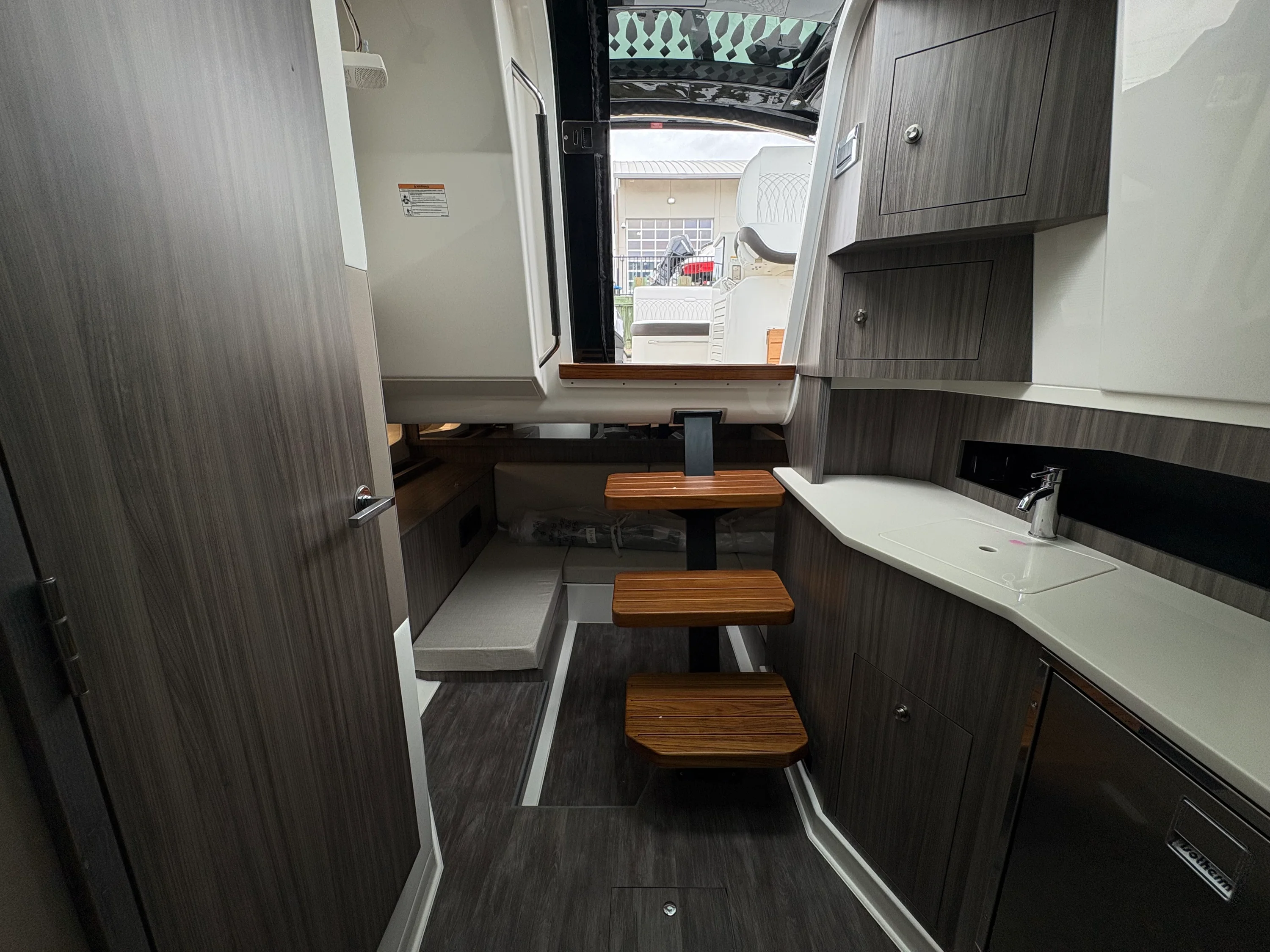 2026 Sea Ray Sundancer 370 Outboard Image Thumbnail #14