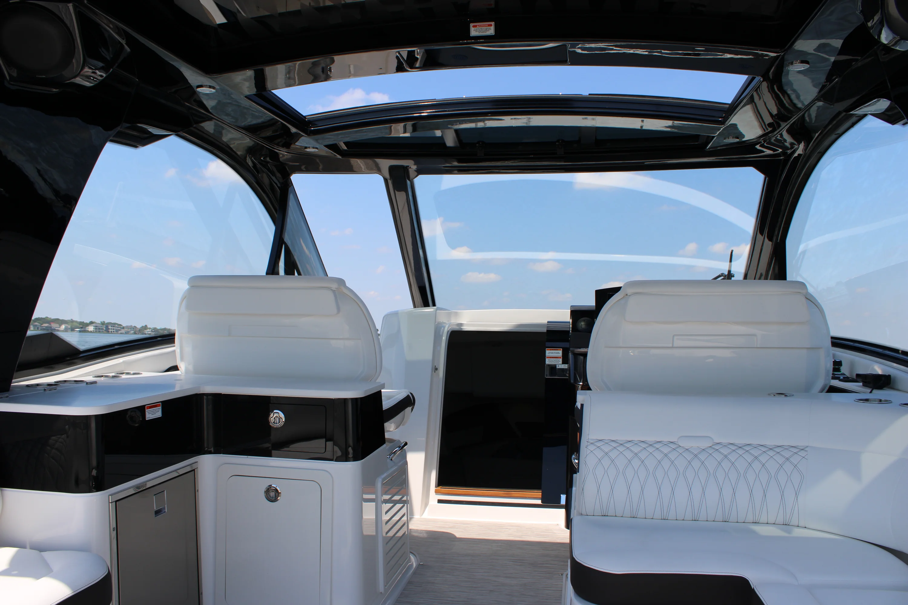 2026 Sea Ray Sundancer 370 Outboard Image Thumbnail #62