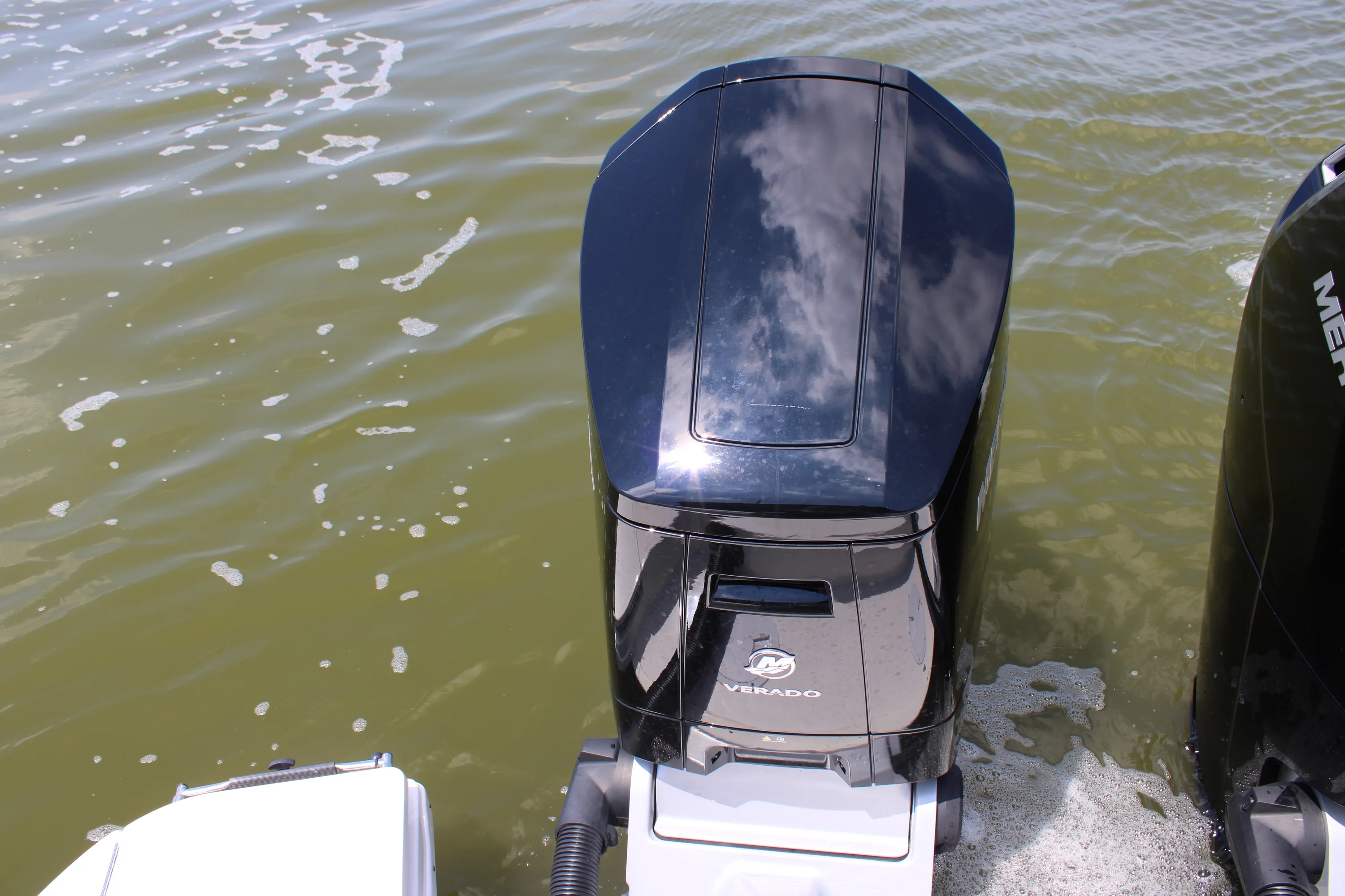 2026 Sea Ray Sundancer 370 Outboard Image Thumbnail #81