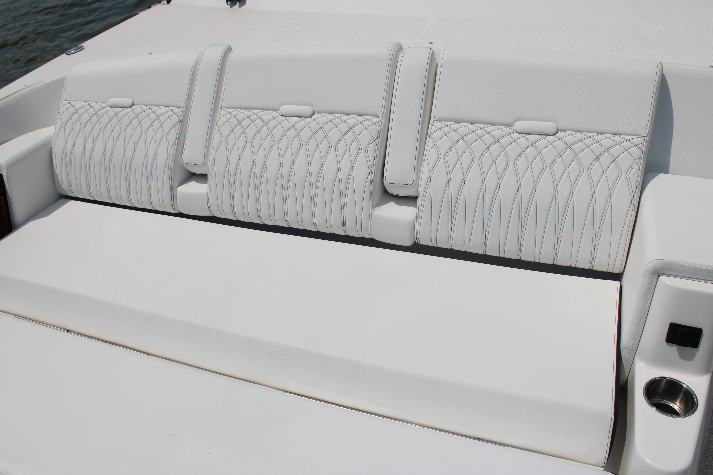 2026 Sea Ray Sundancer 370 Outboard Image Thumbnail #88
