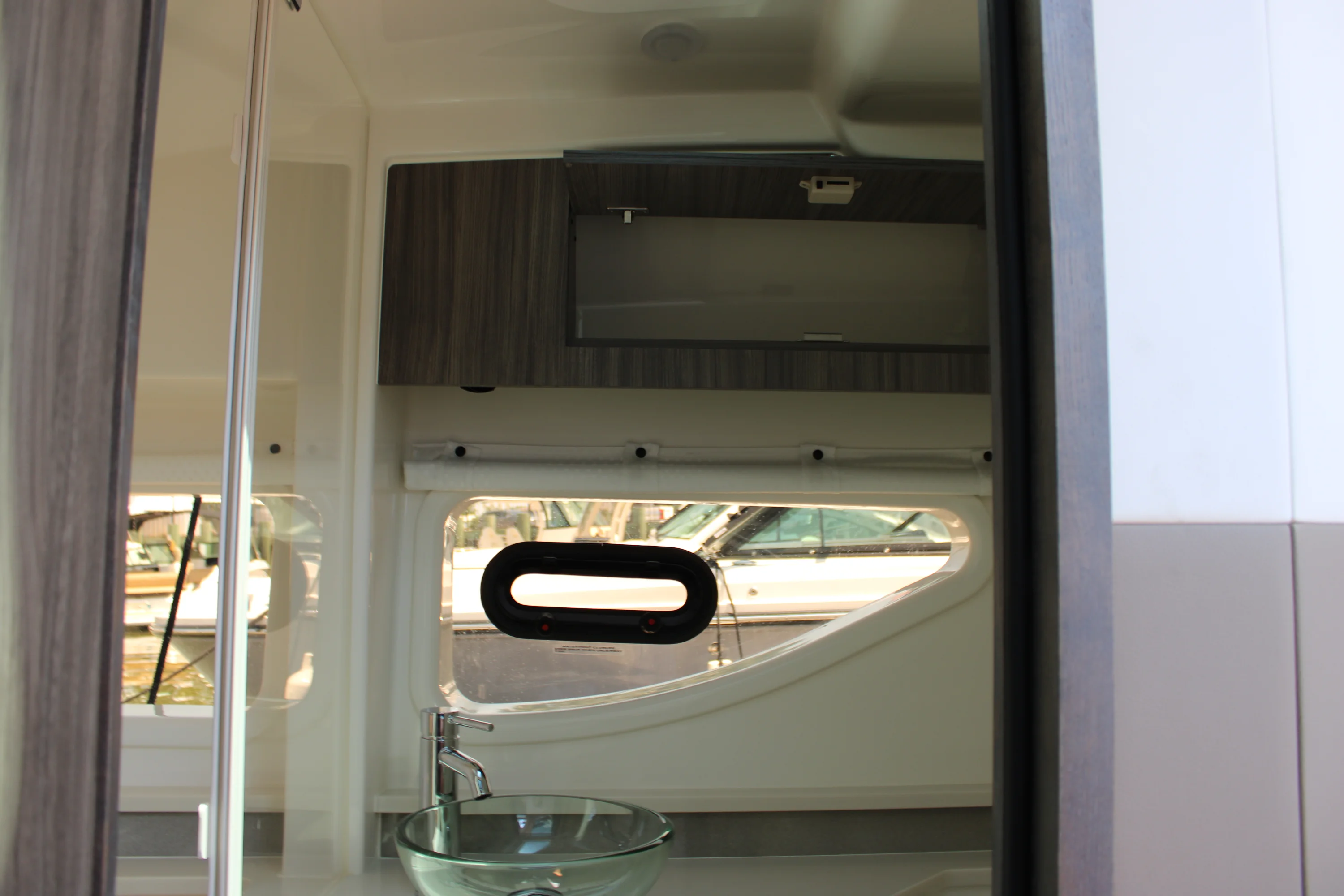 2026 Sea Ray Sundancer 370 Outboard Image Thumbnail #24