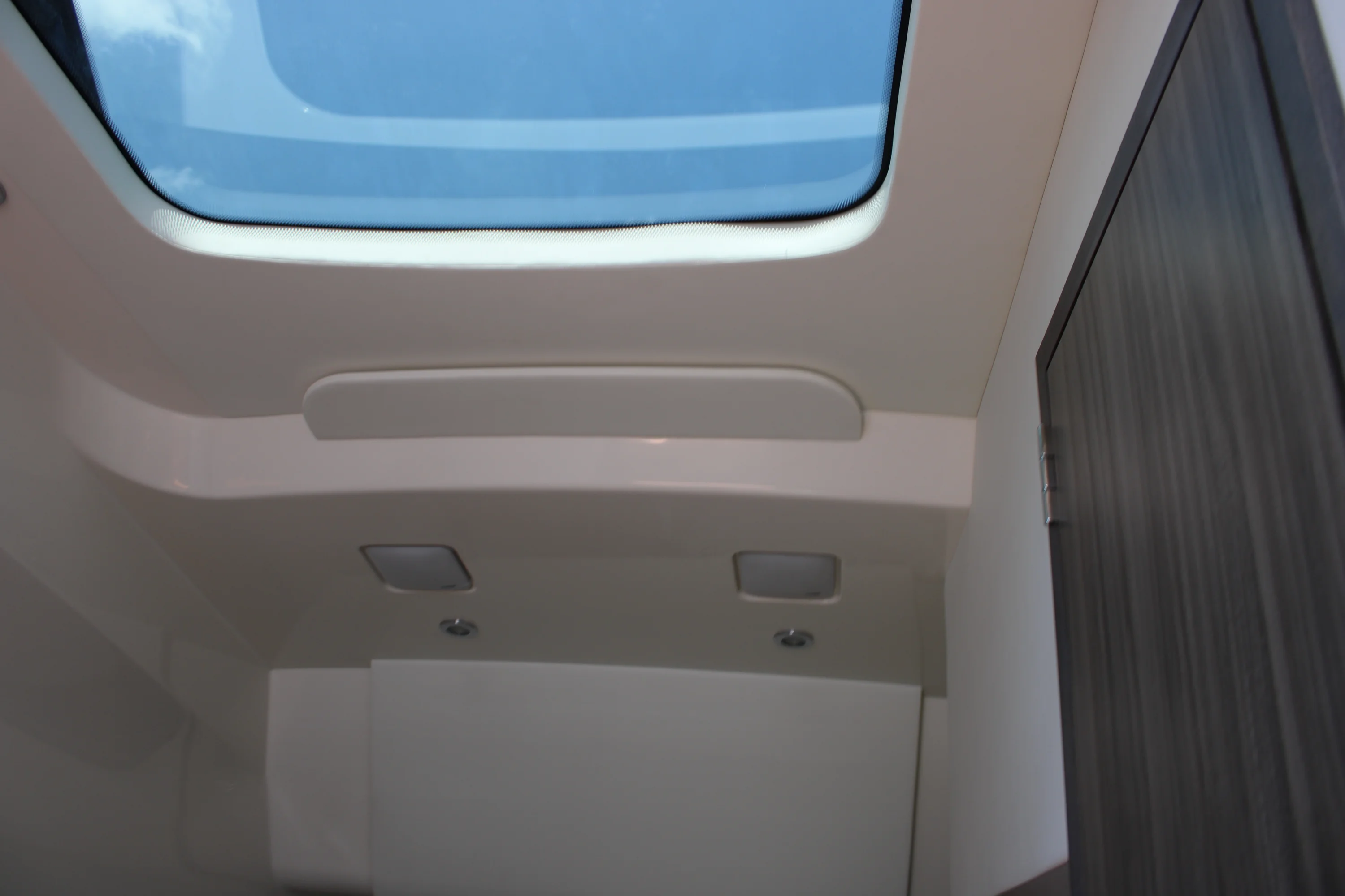 2026 Sea Ray Sundancer 370 Outboard Image Thumbnail #37