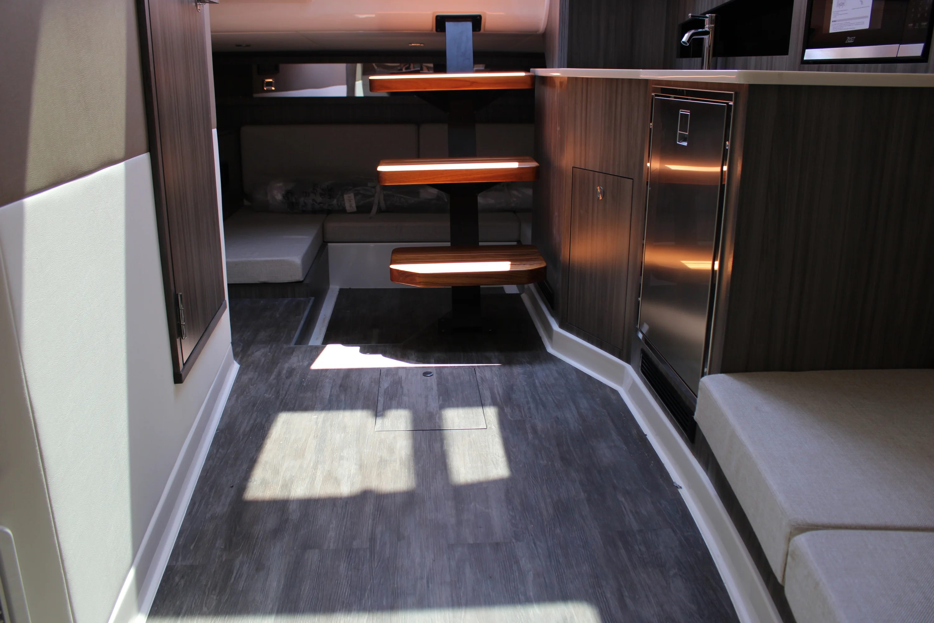 2026 Sea Ray Sundancer 370 Outboard Image Thumbnail #19