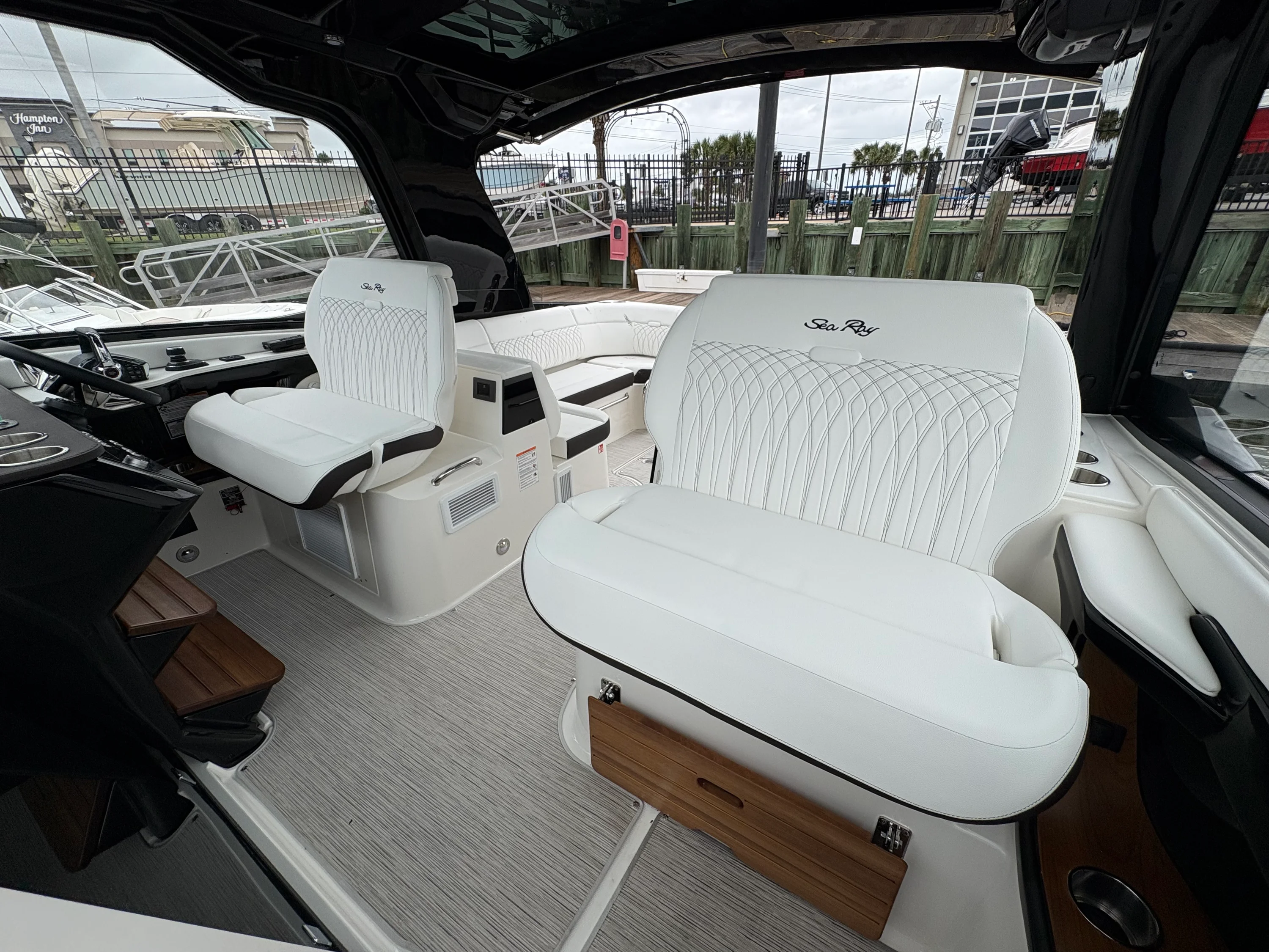 2026 Sea Ray Sundancer 370 Outboard Image Thumbnail #11