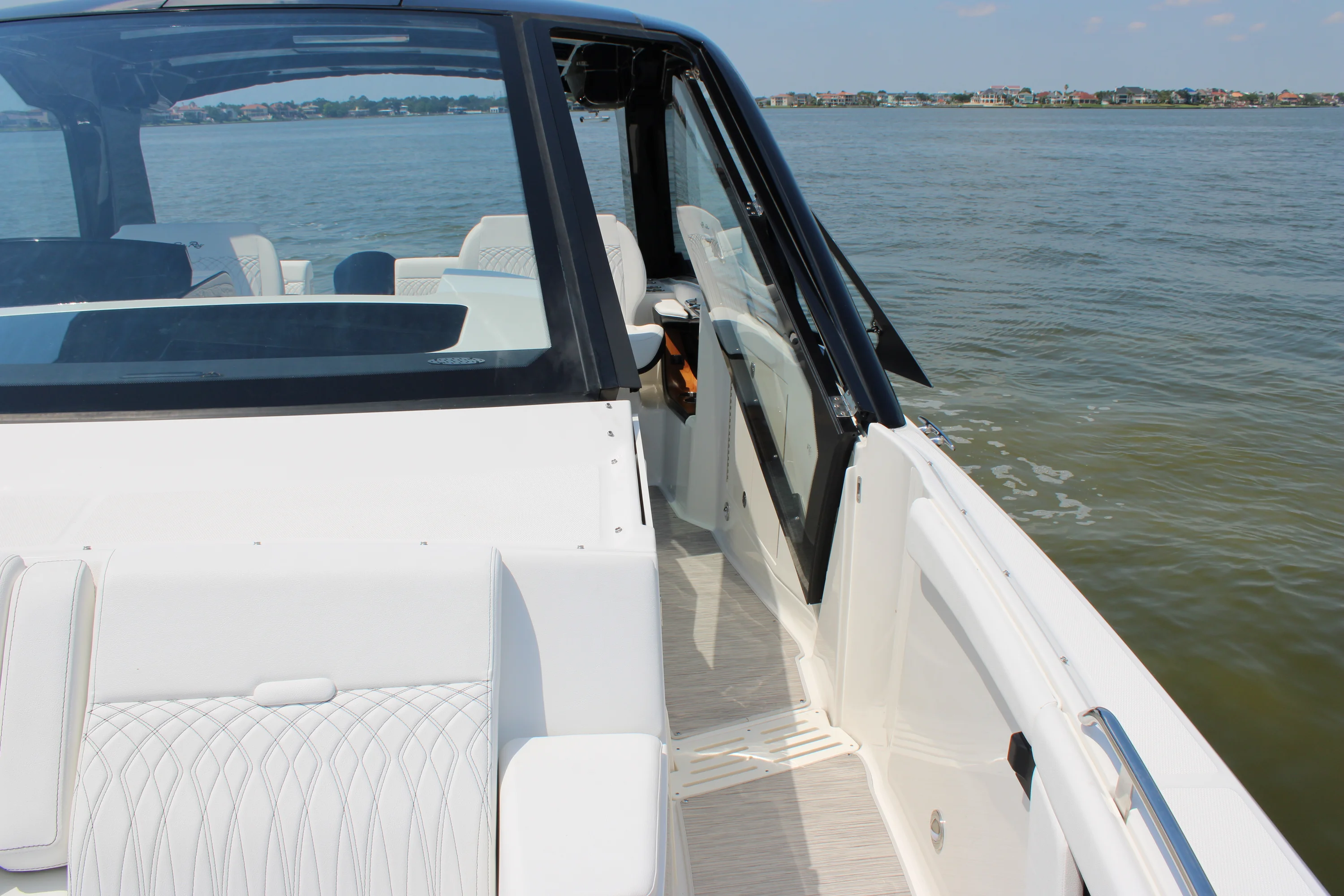 2026 Sea Ray Sundancer 370 Outboard Image Thumbnail #87
